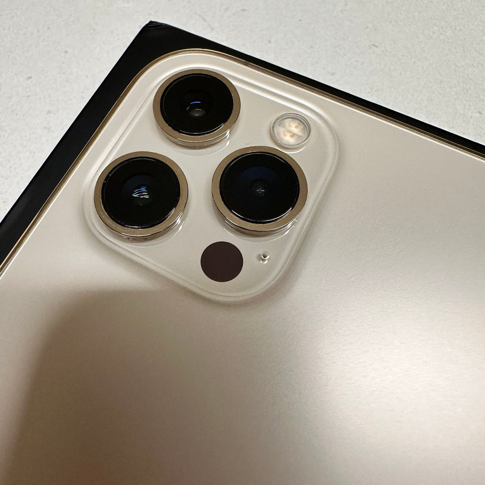 Apple iPhone 12 Pro Max Gold 256GB (Unlocked) Excellent Like New Condition 8R23