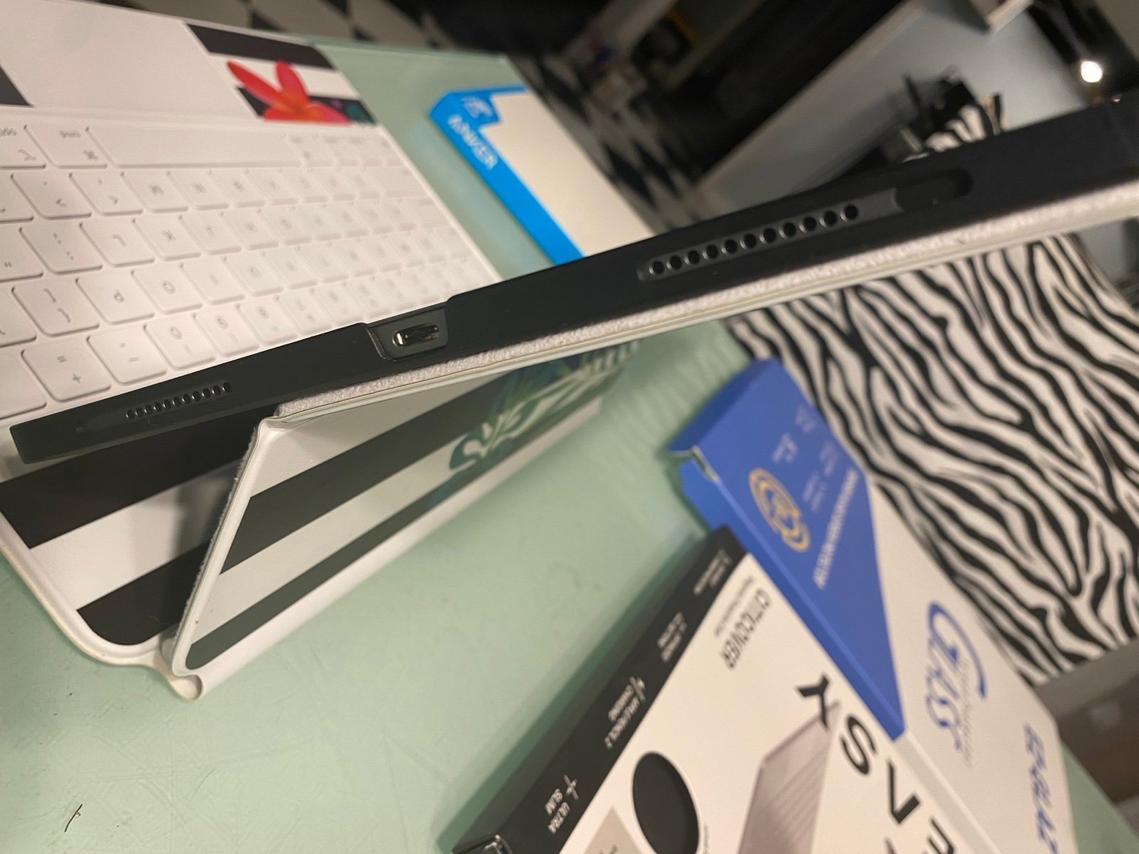 Apple iPad Pro 5th Generation 128 GB 12.9” 5G & bundled with extras 7Q21