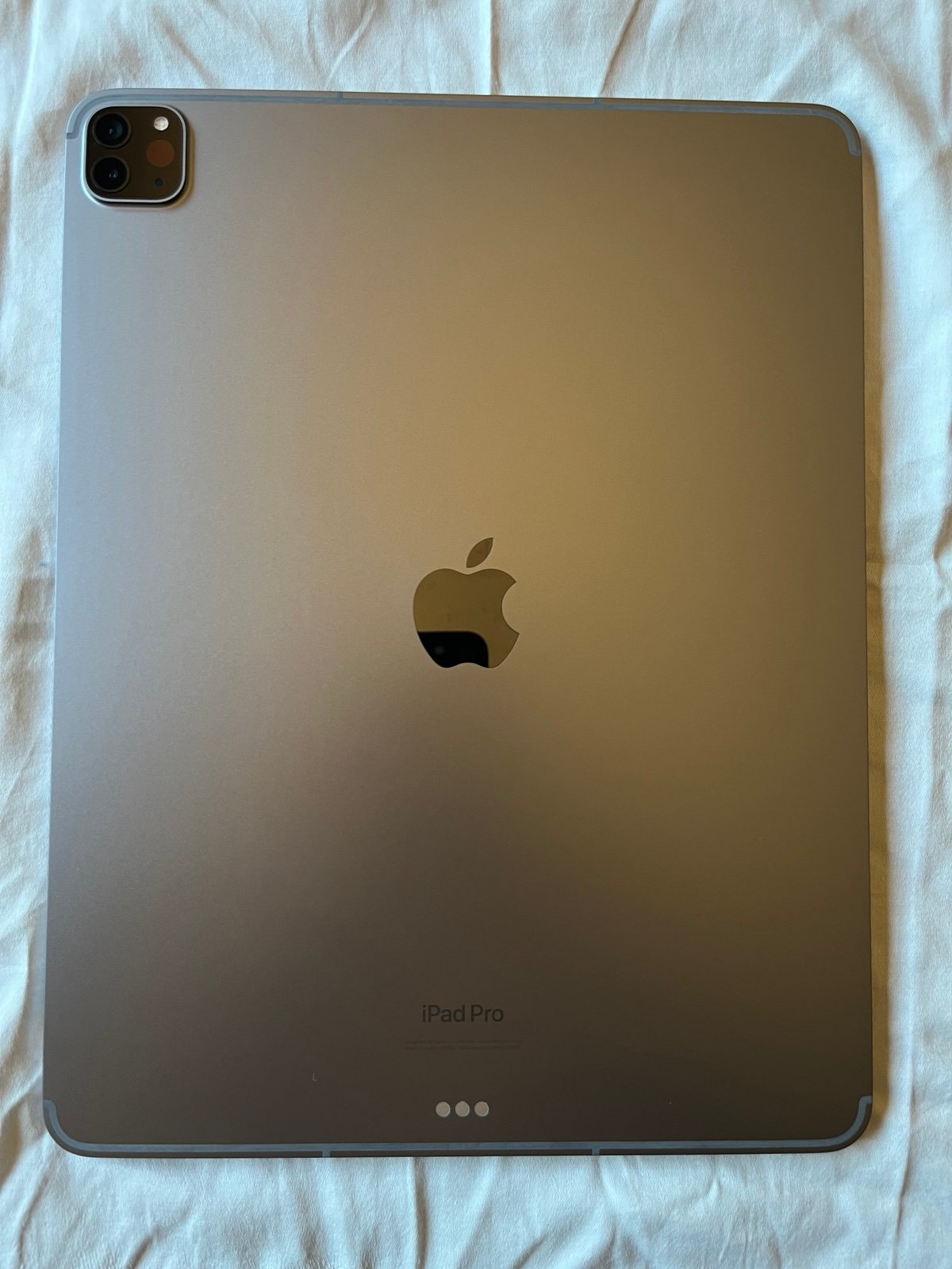 12.9” Apple iPad Pro M2 Space Gray (6th Gen Cellular) + Magic Keyboard Warranty 8B12