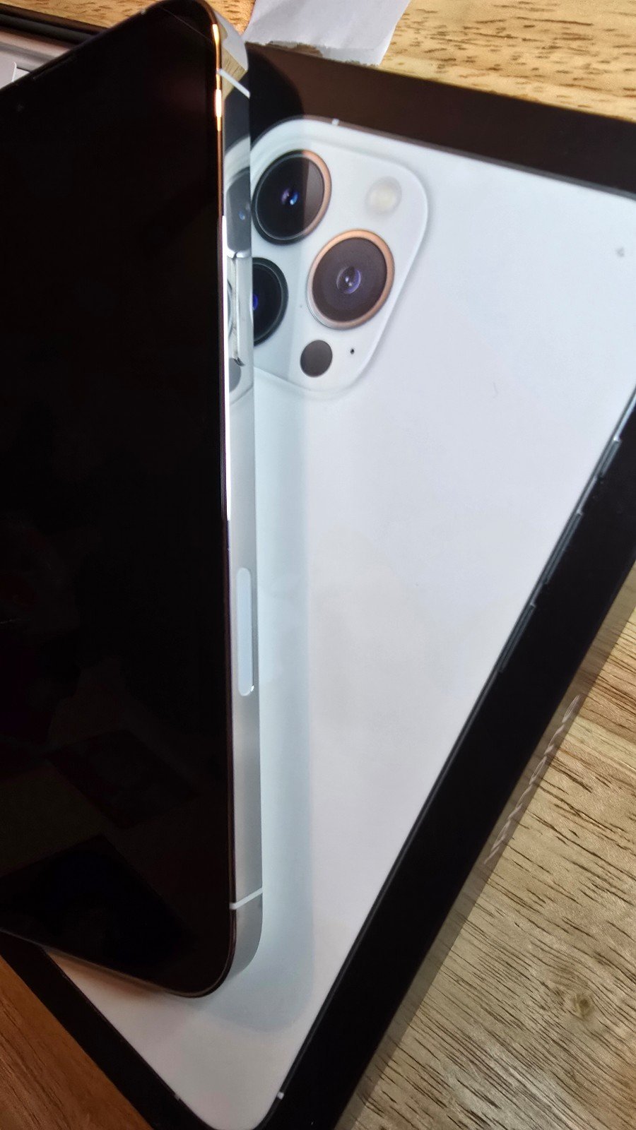 Apple iPhone 13 Pro Max 8V12