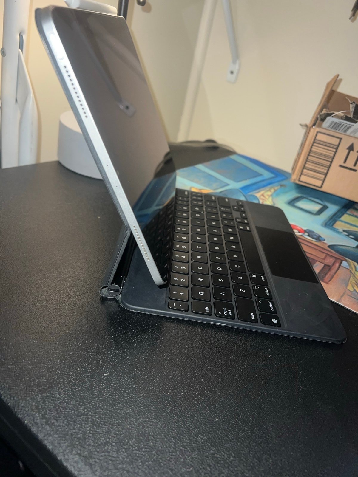 iPad Pro 11 inch (2018) WiFi with apple pencil and magic keyboard (used) 9D32