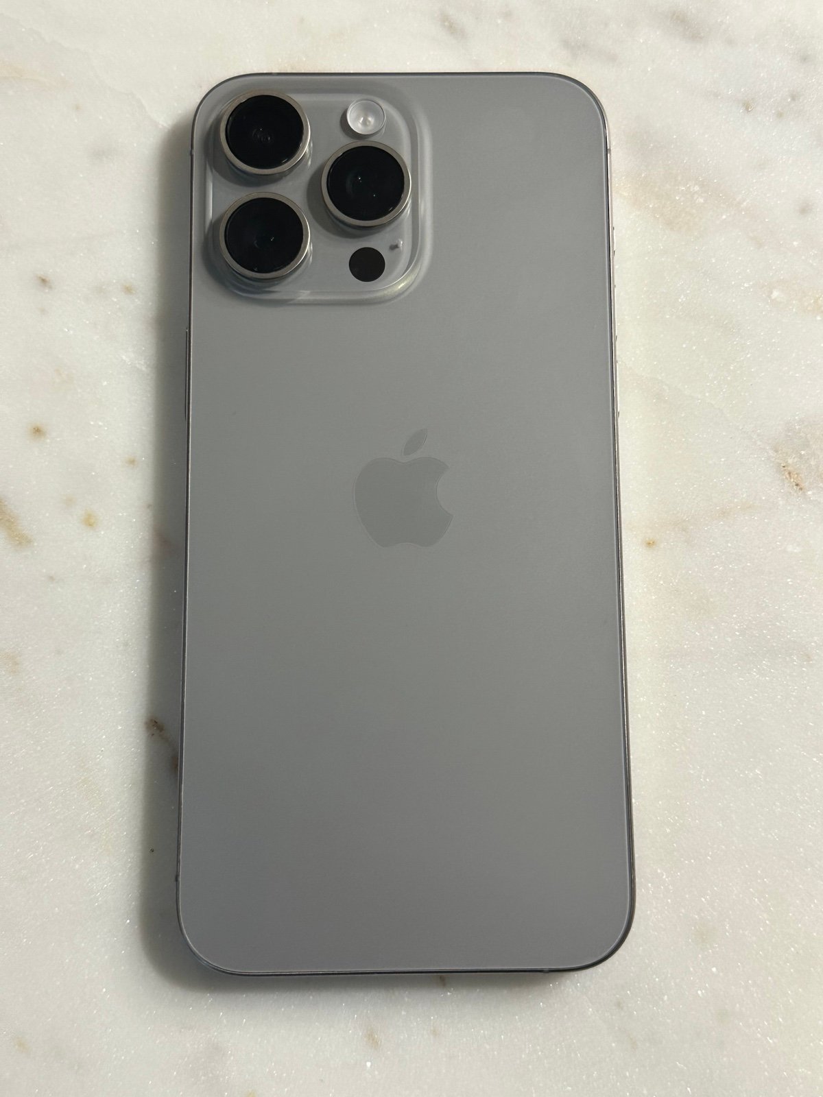 Apple iPhone 15 Pro Max 1TB Unlocked 98% Battery Health 6D82