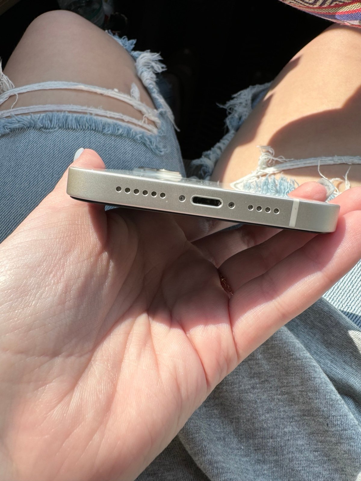 White iPhone 14 plus 1K26