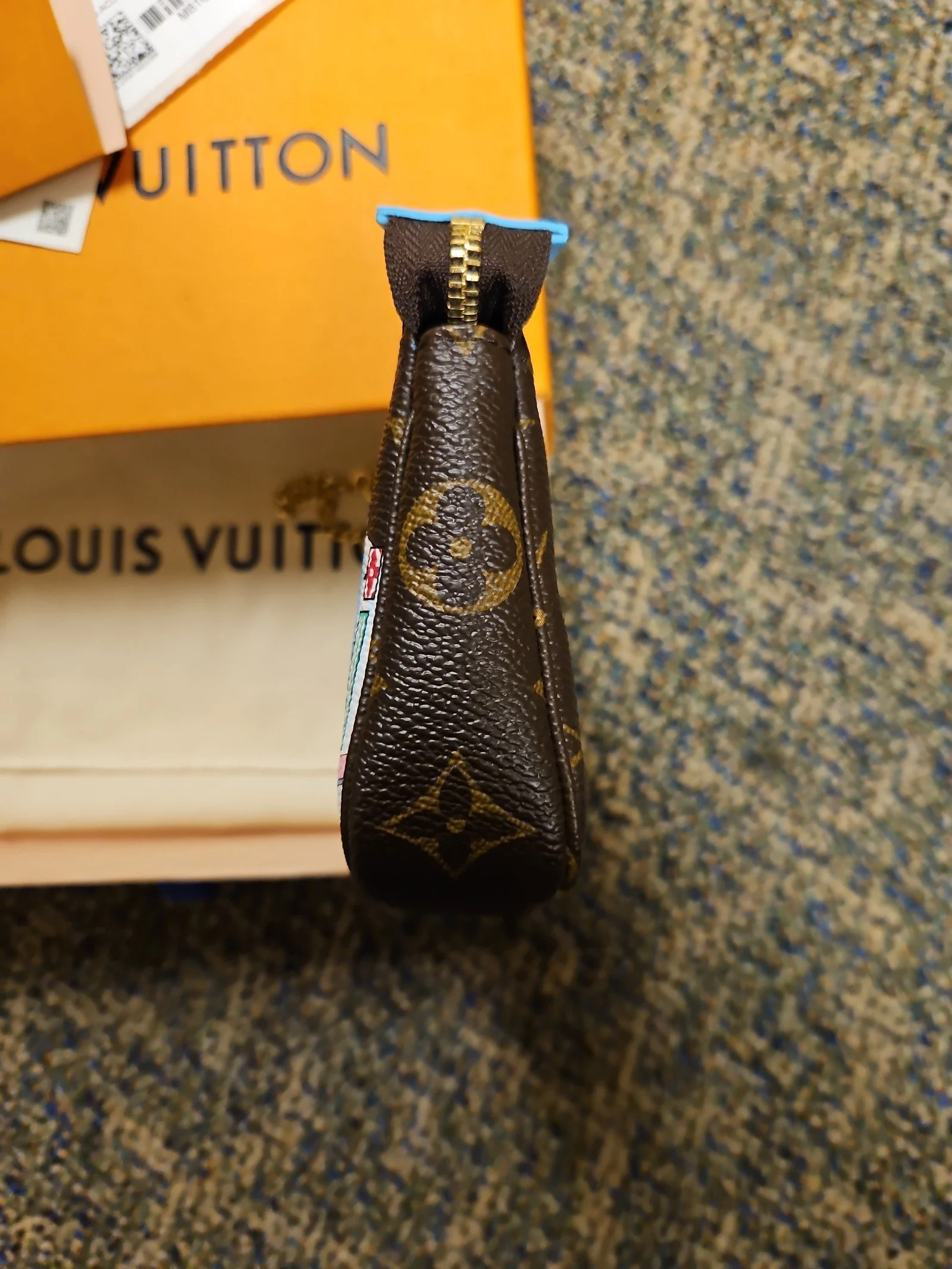 Louis vuitton mini pochette accessoires christmas animation 2022