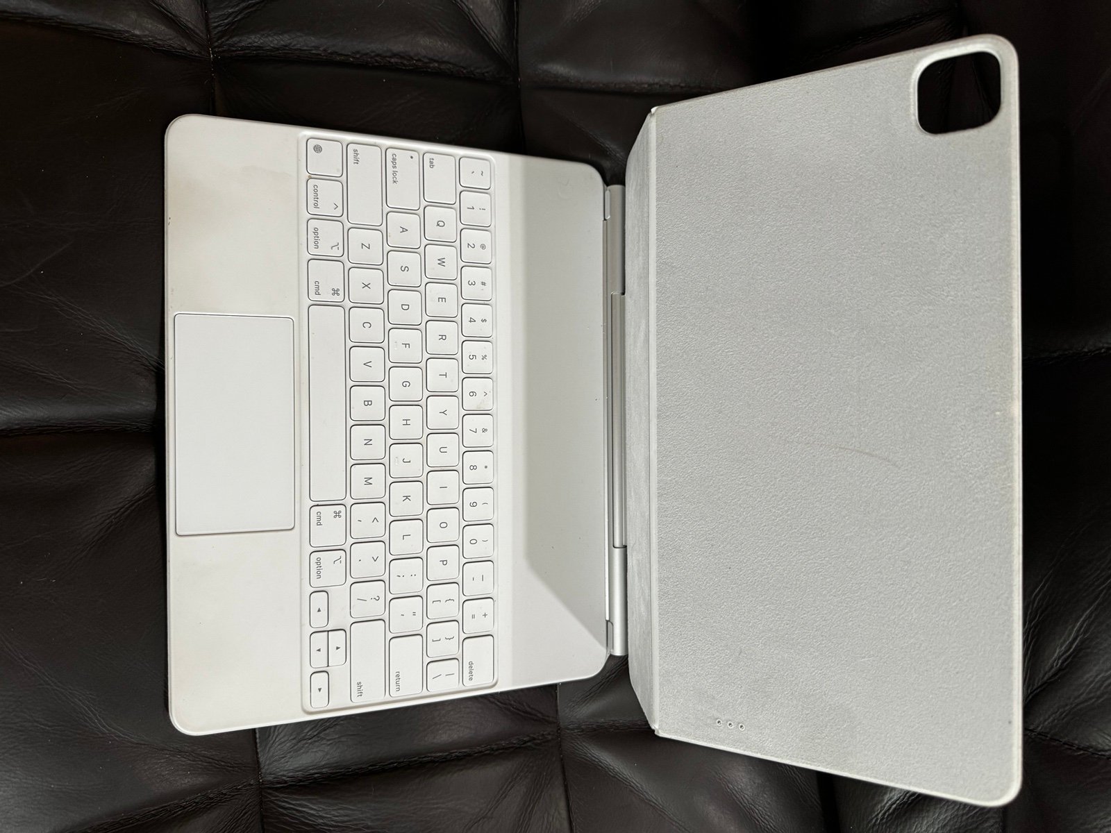 ipad pro 5th gen 12.9 inch 2TB w Magic Keyboard 9H13