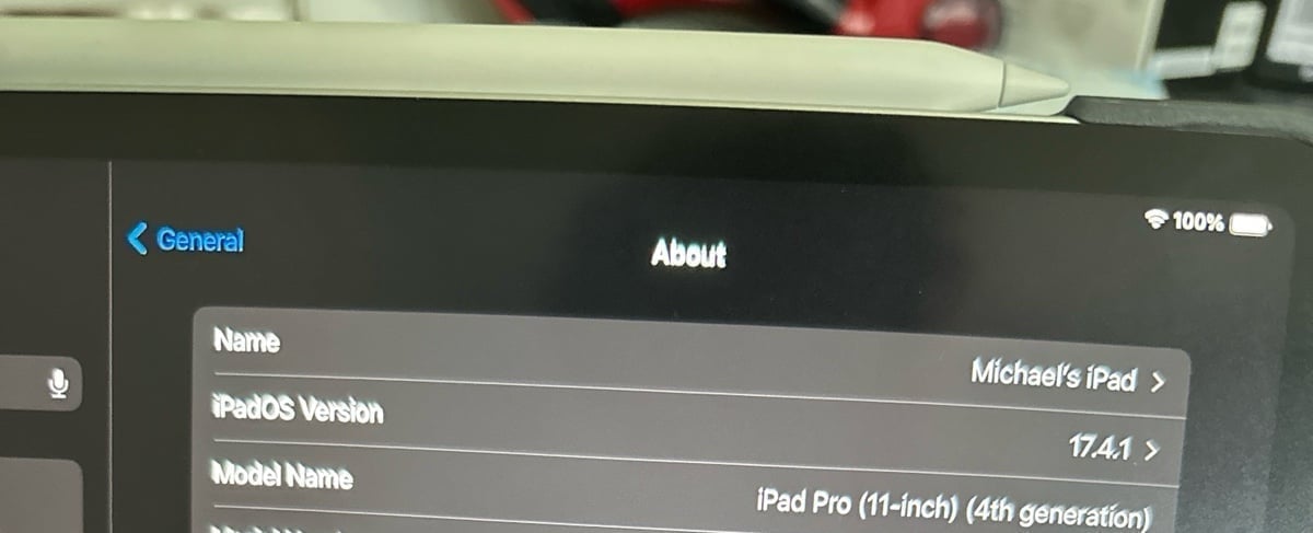 Apple iPad Pro 11 inch 4th Generation 128 GB M2 Chip w Acessories 2E88