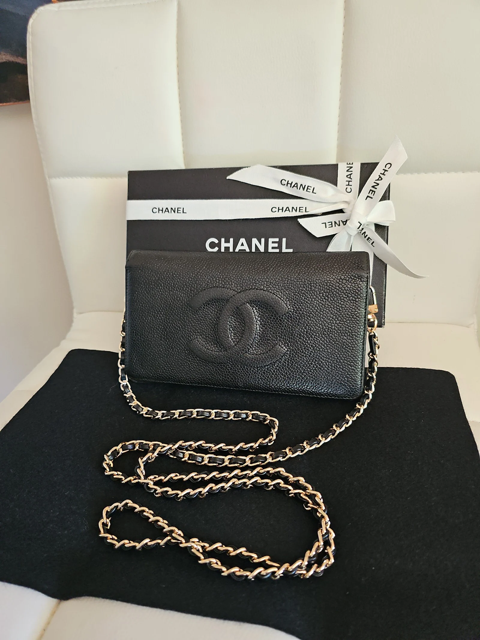 CHANEL Black Caviar Timeless CC Yen Wallet