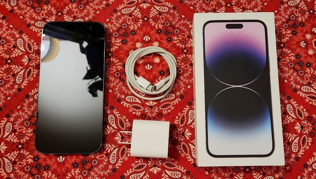 iPhone 14 Pro Max and Apple Watch Series 7 (45mm) Unlocked 9S65
