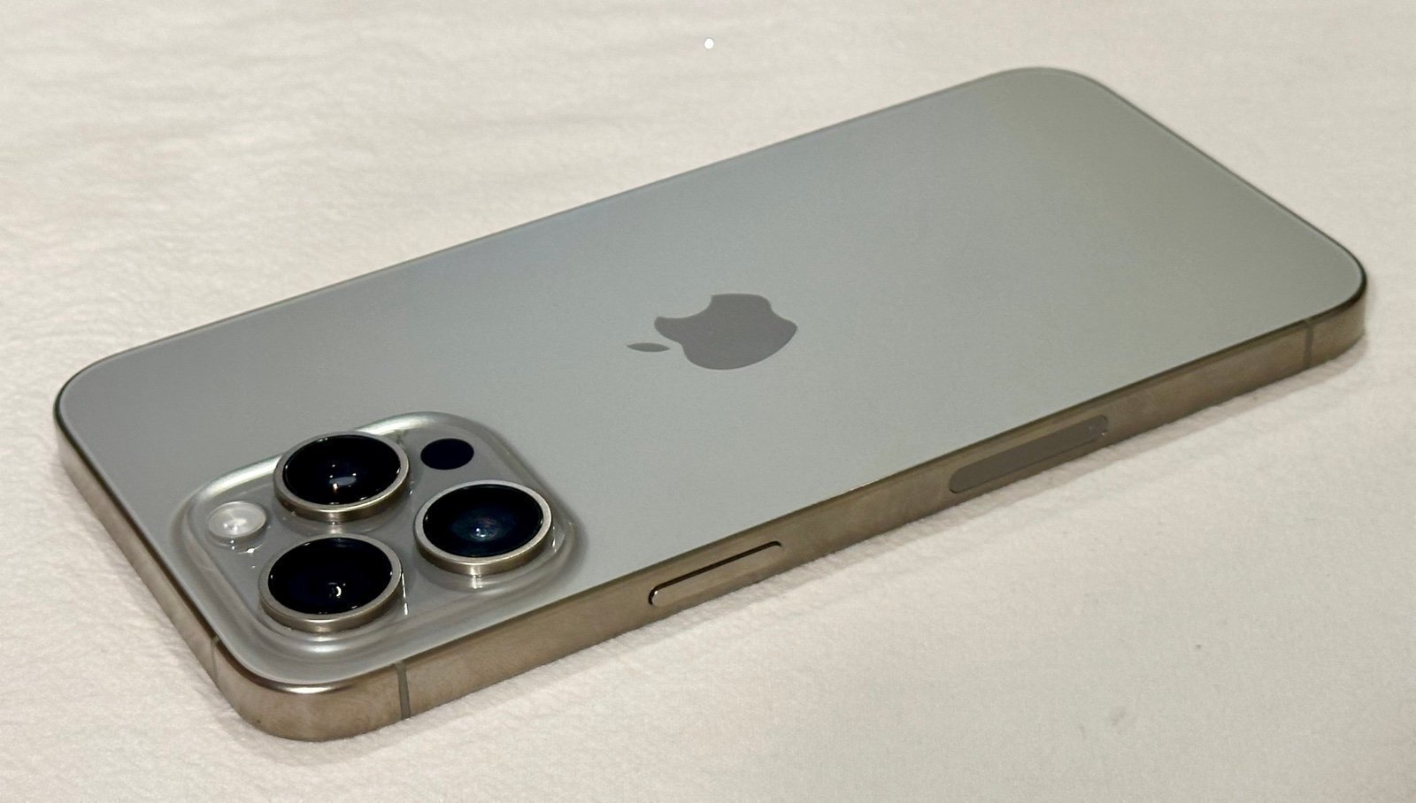 iPhone 15 Pro Max 256GB in Natural Titanium (Unlocked) 7D12