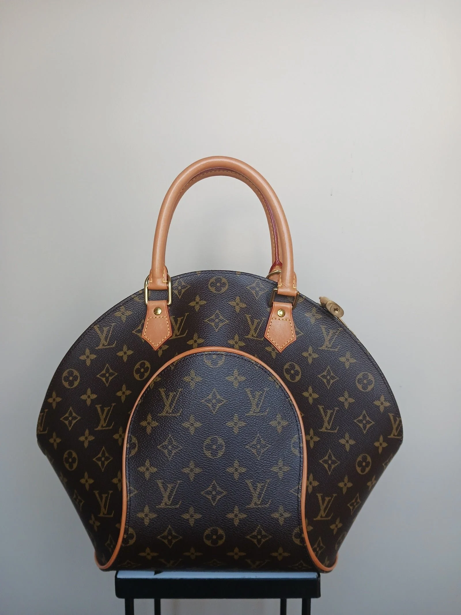 Louis Vuittons Ellipse Mm monogram satchel