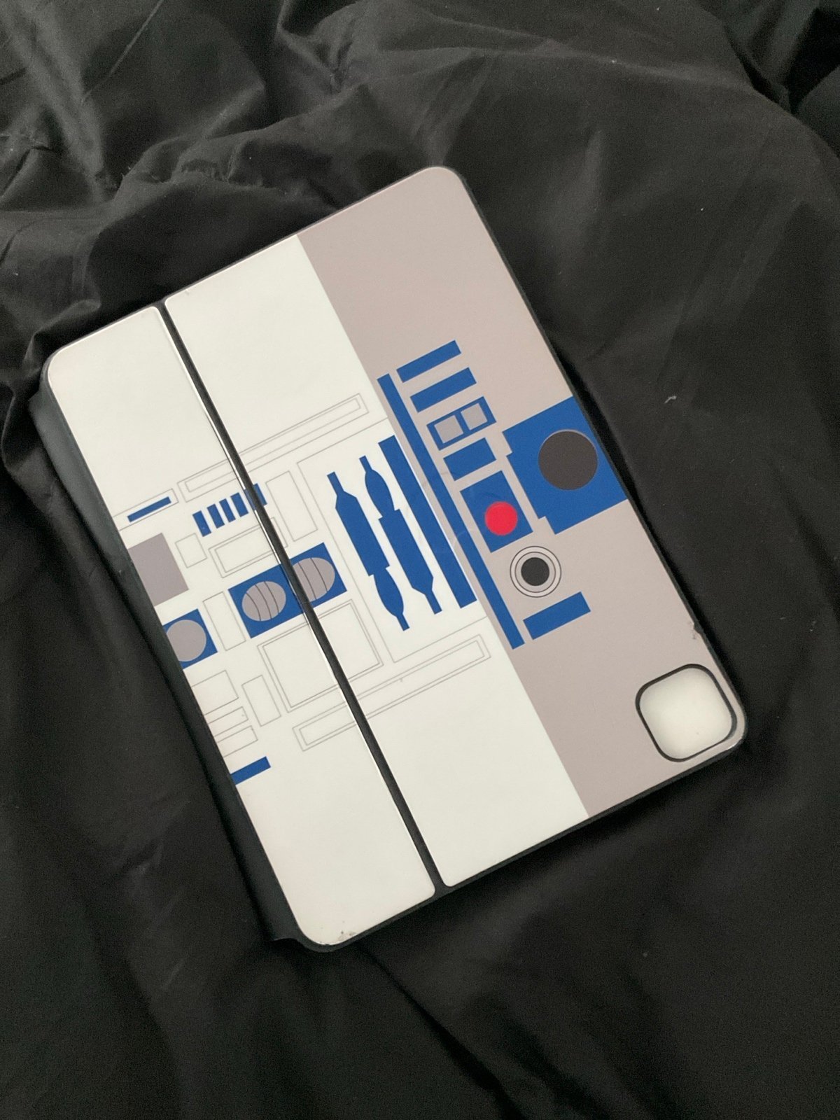 Apple iPad Pro 2nd Generation 11 inch 128 GB Wi-Fi Space Gray with accessories 2A28