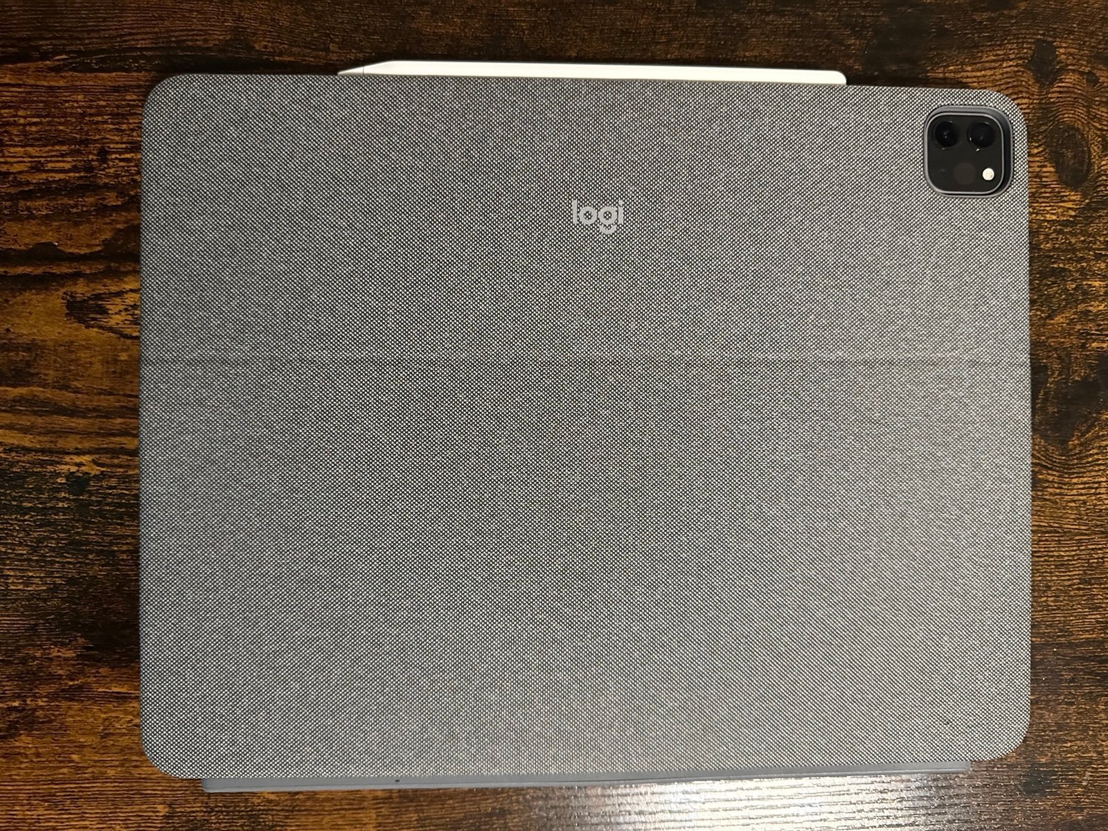 iPad Pro with Apple Pencil and keyboard case 3P51