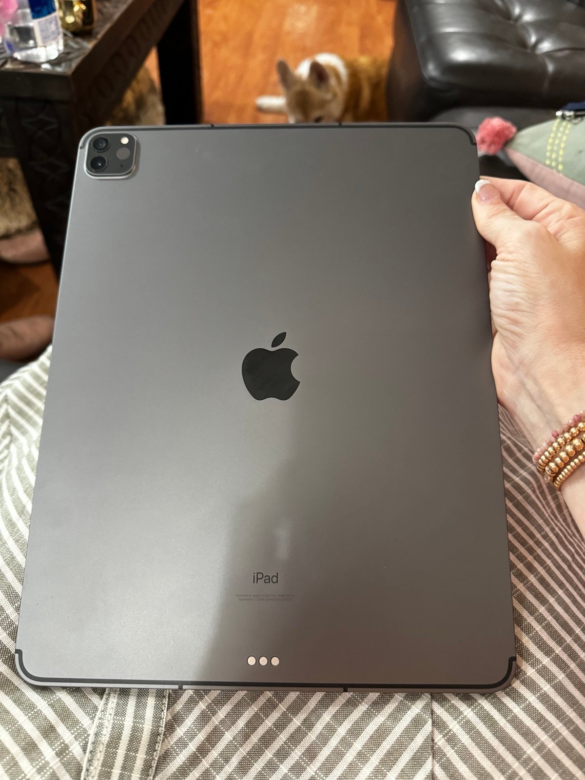 ipad pro 5th gen 12.9 inch 2TB w Magic Keyboard 9H13