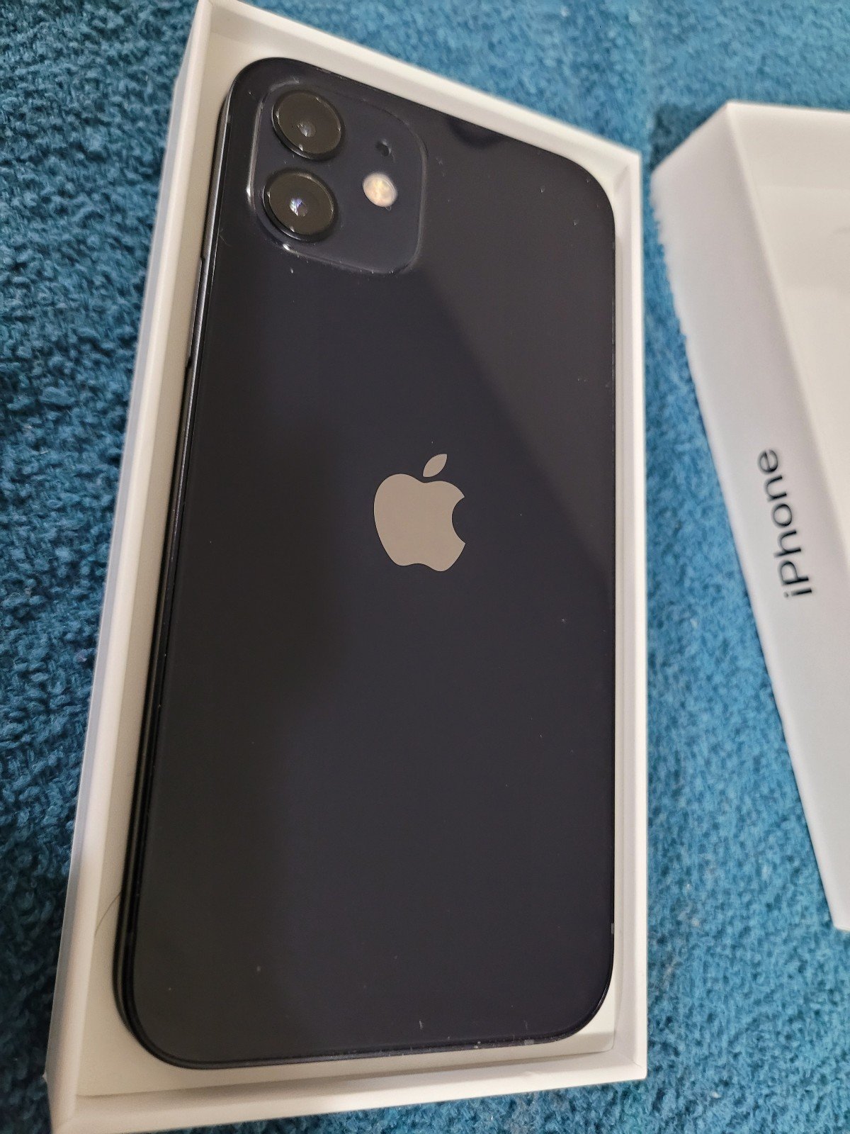 Apple iPhone 12 64 gb unlocked 8C98