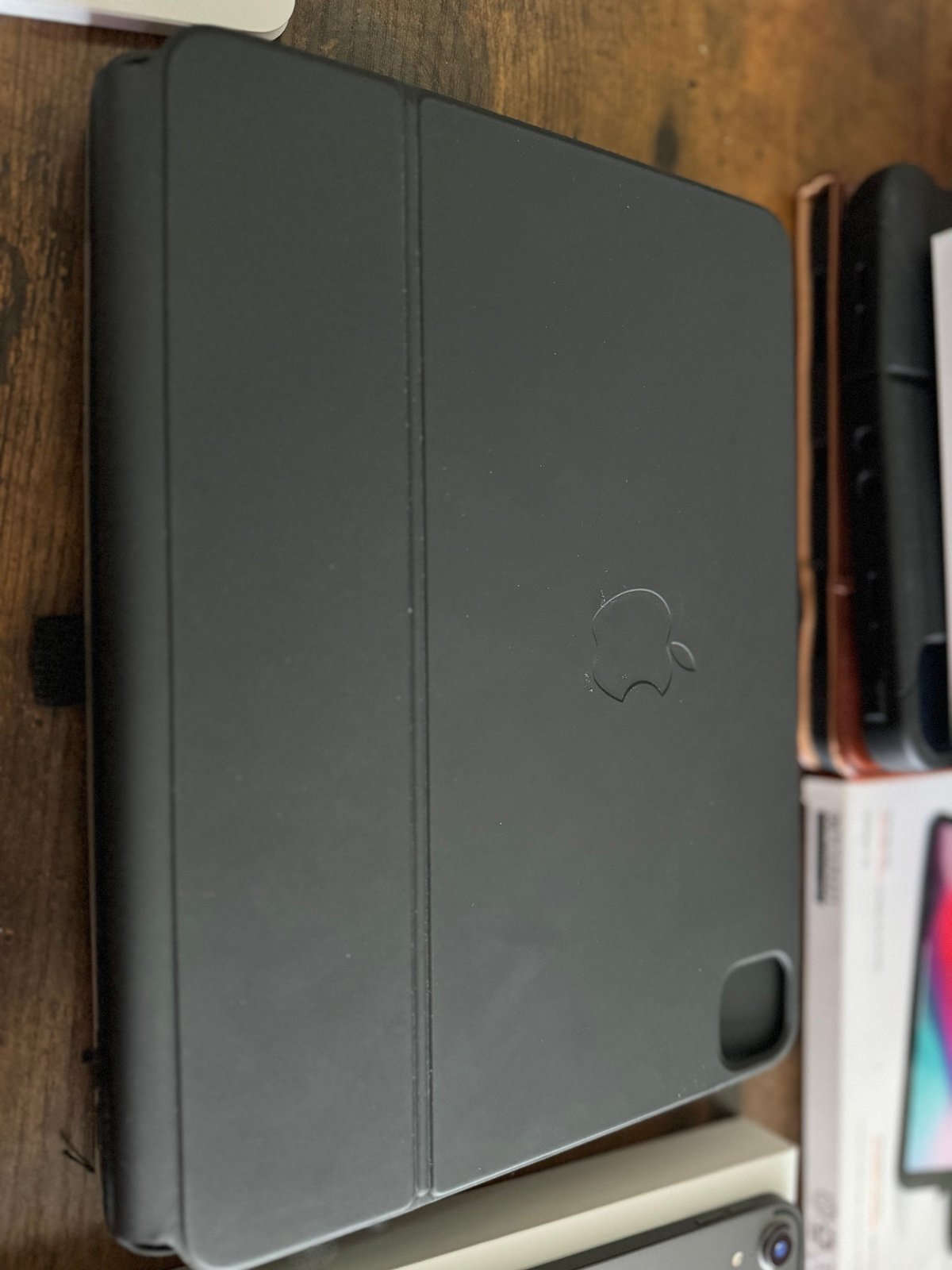 Apple iPad Pro 1st Generation 64 GB in Space Gray with Magic Keyboard 3B79