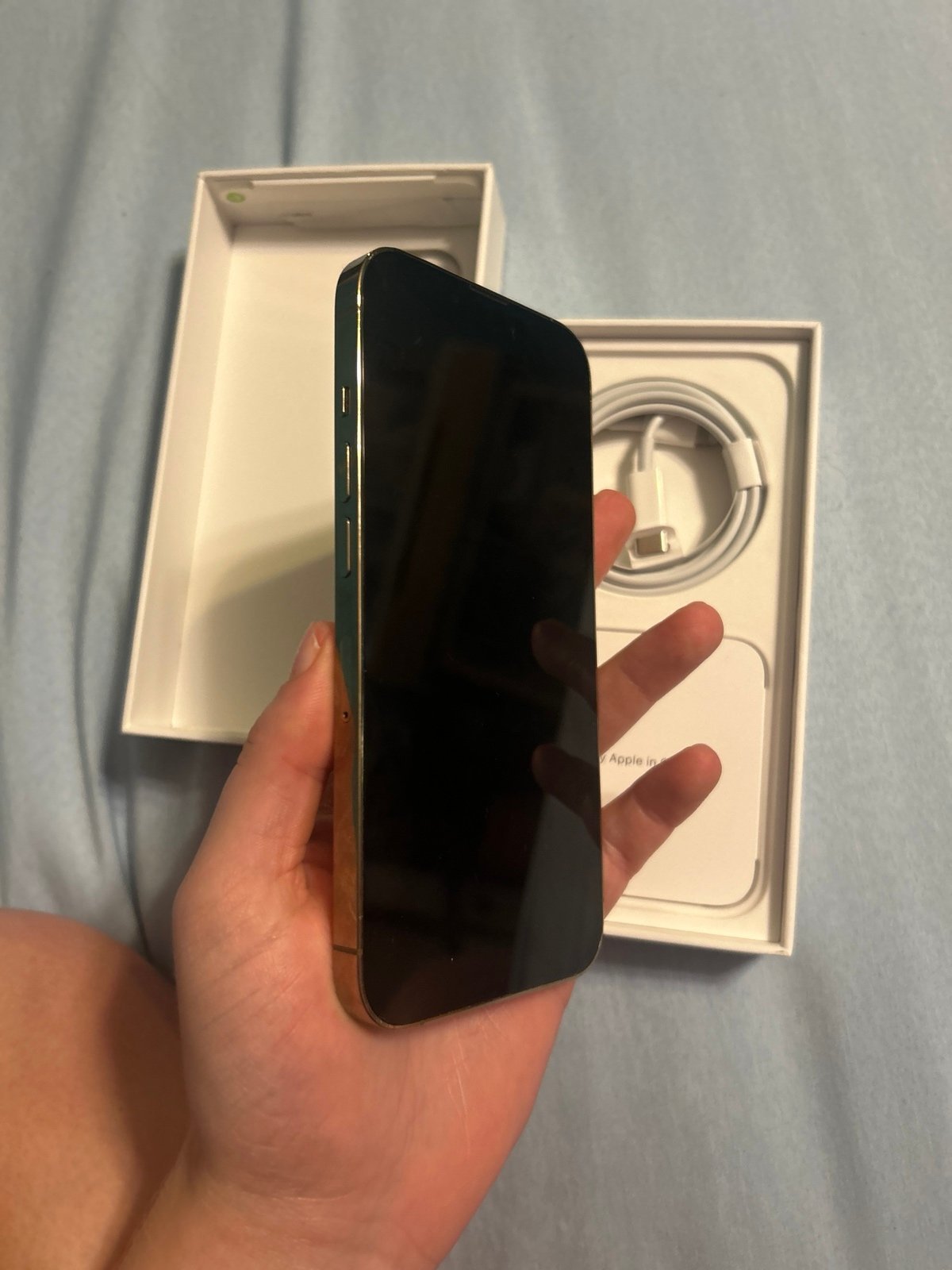 Apple iPhone 13 Pro 128 GB in Gold for Unlocked 8H88