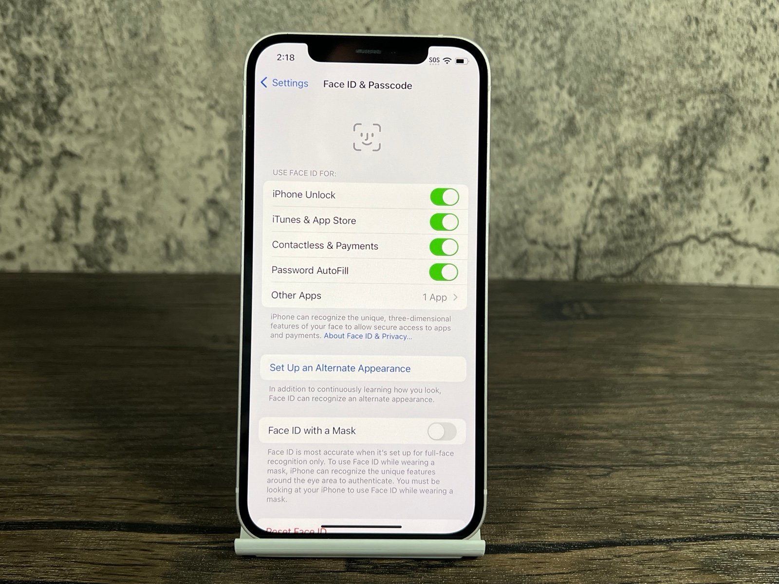 Apple iPhone 12 64 GB in White for Unlocked 8V15