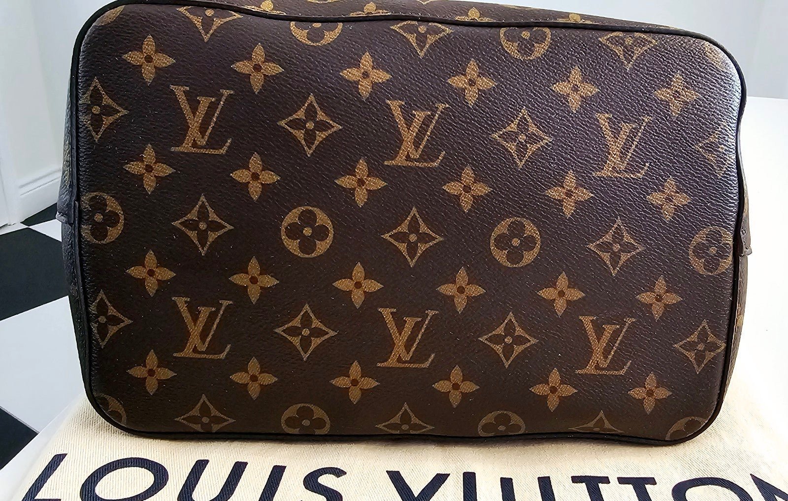 Louis Vuitton NeoNoe Red