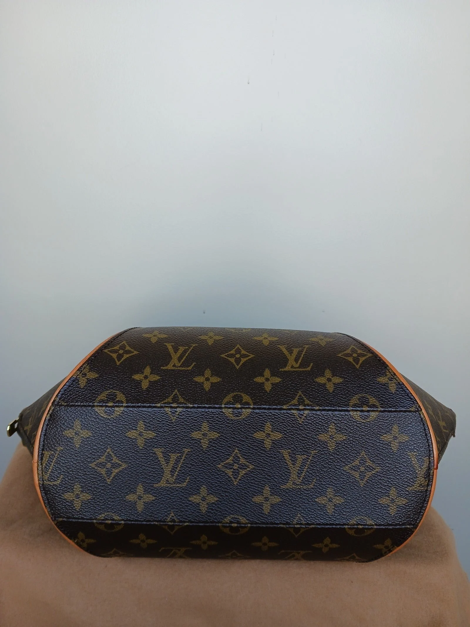 Louis Vuittons Ellipse Mm monogram satchel