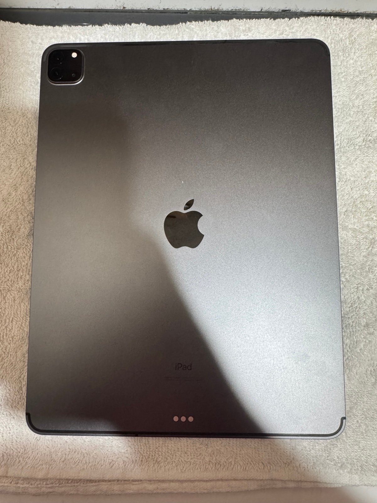 APPLE iPAD PRO 12.9” 4TH GEN 256GB UNLOCKED CARRIER UNLOCKED 3O38