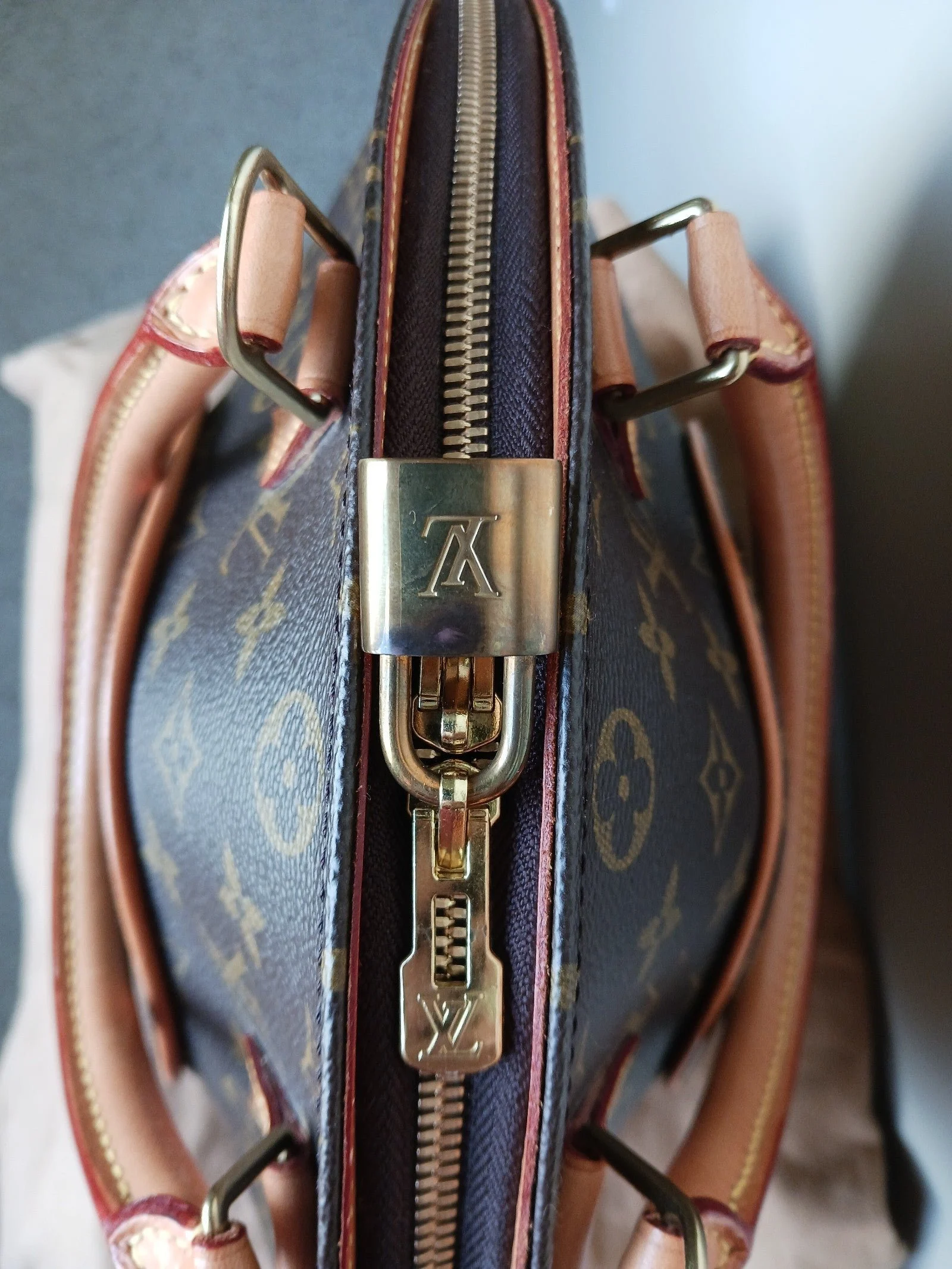 Louis Vuittons Ellipse Mm monogram satchel