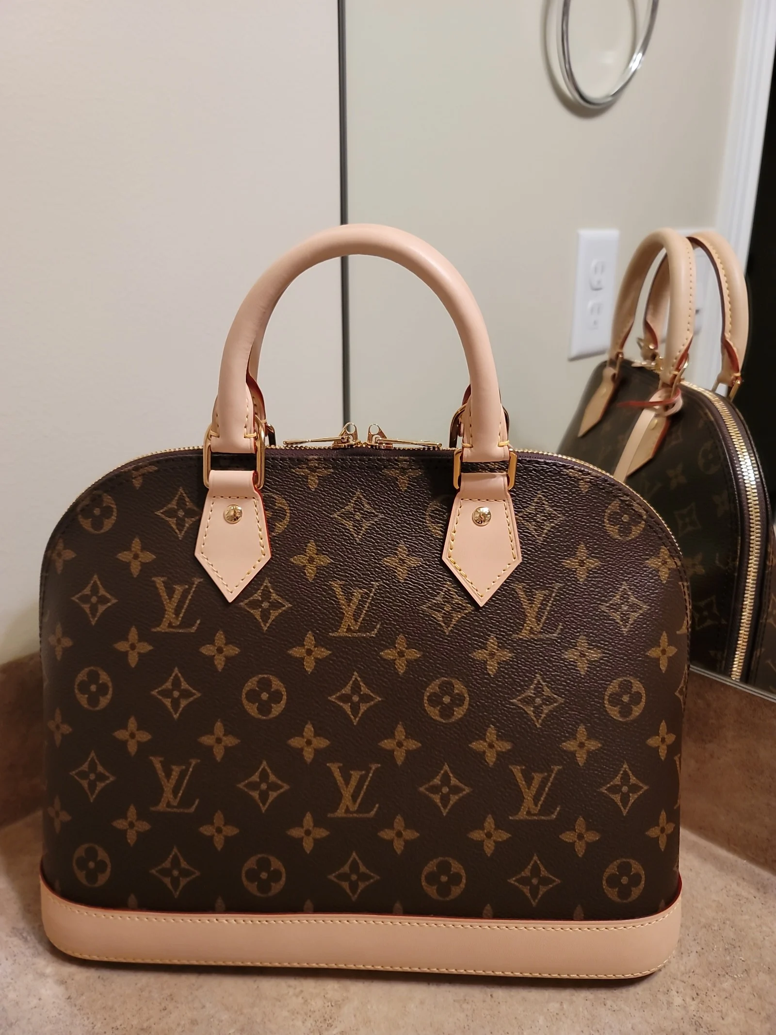 LIKE NEW Authentic Louis Vuitton Alma PM In Monogram