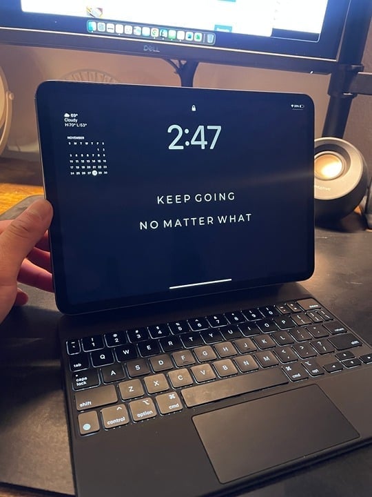 iPad Pro 11 inch 256GB 1st gen Wifi (space gray) + apple magic keyboard 9H58