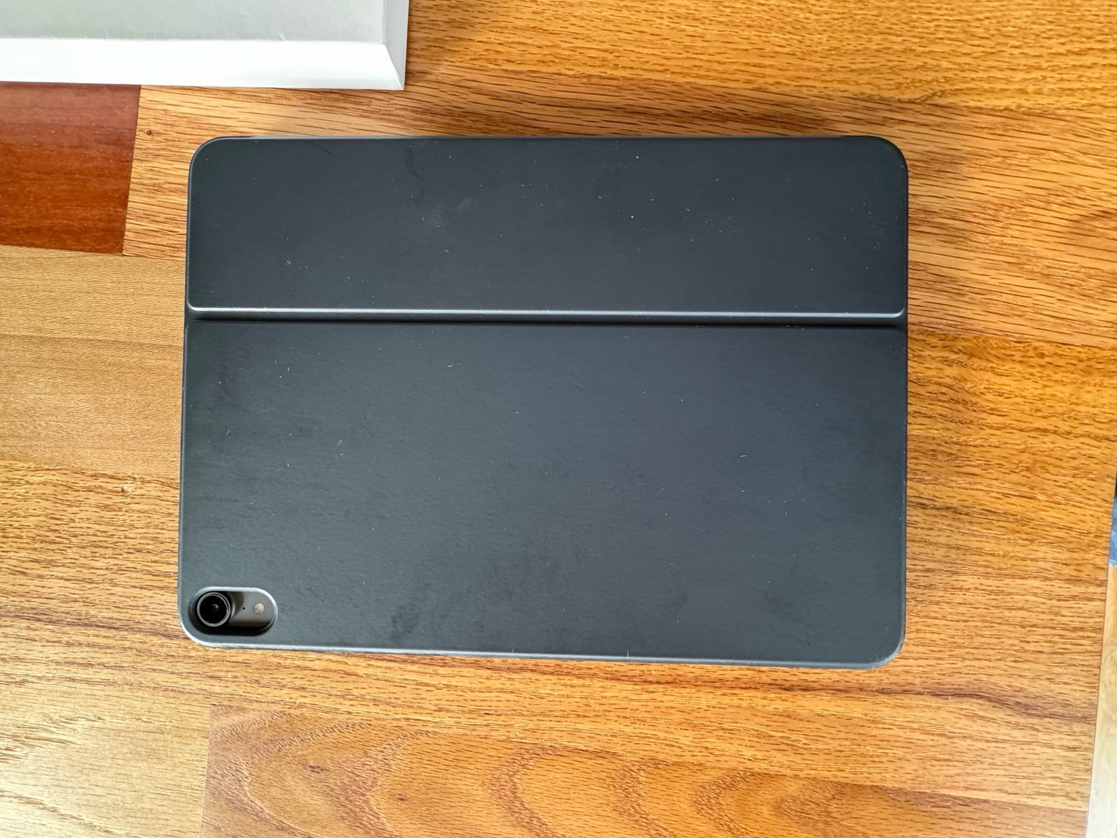 Apple iPad Pro 11” 1st Generation (64GB Space Gray) + Apple Smart Keyboard Folio 5A75