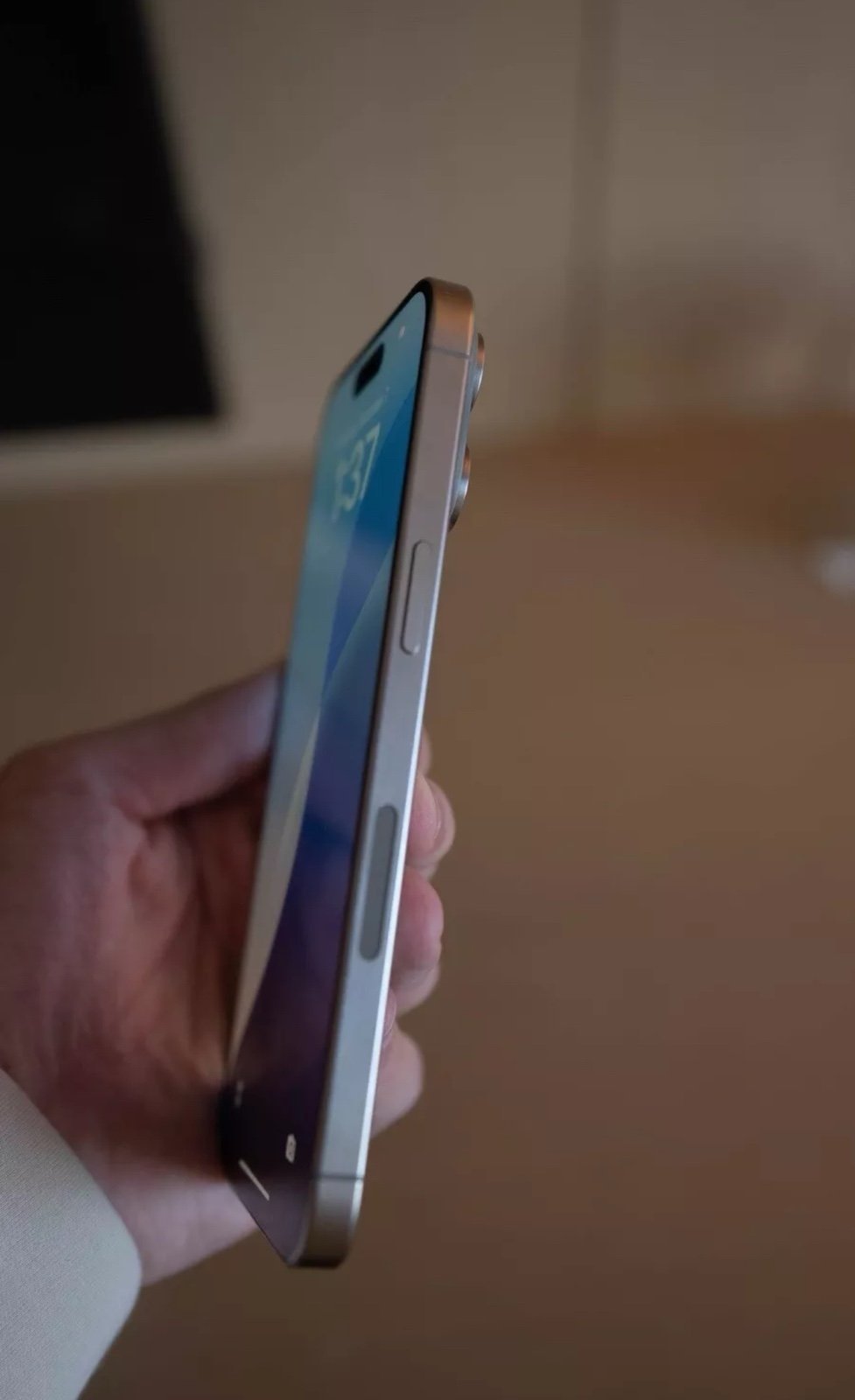 Apple iPhone 16 Pro Max 512GB natural Titanium unlocked 1H19