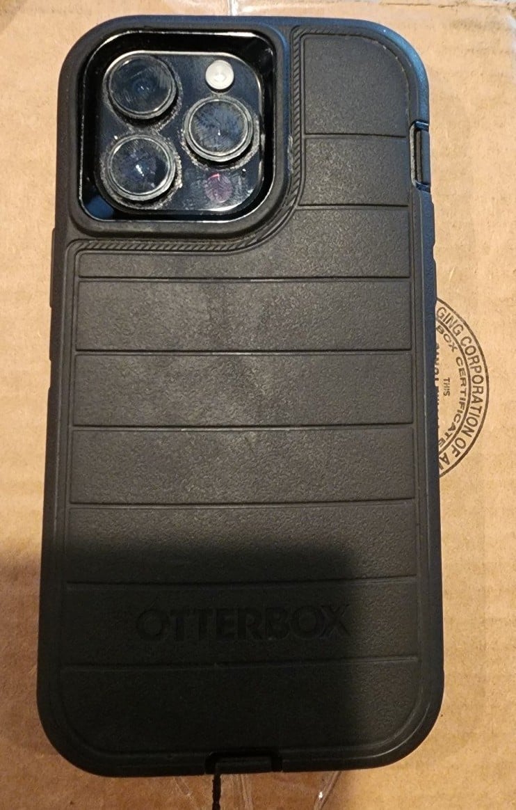 iPhone 14 Pro Max 128 GB SPACE BLACK W/ OTTER BOX W/ ACCESSORIES 6P12