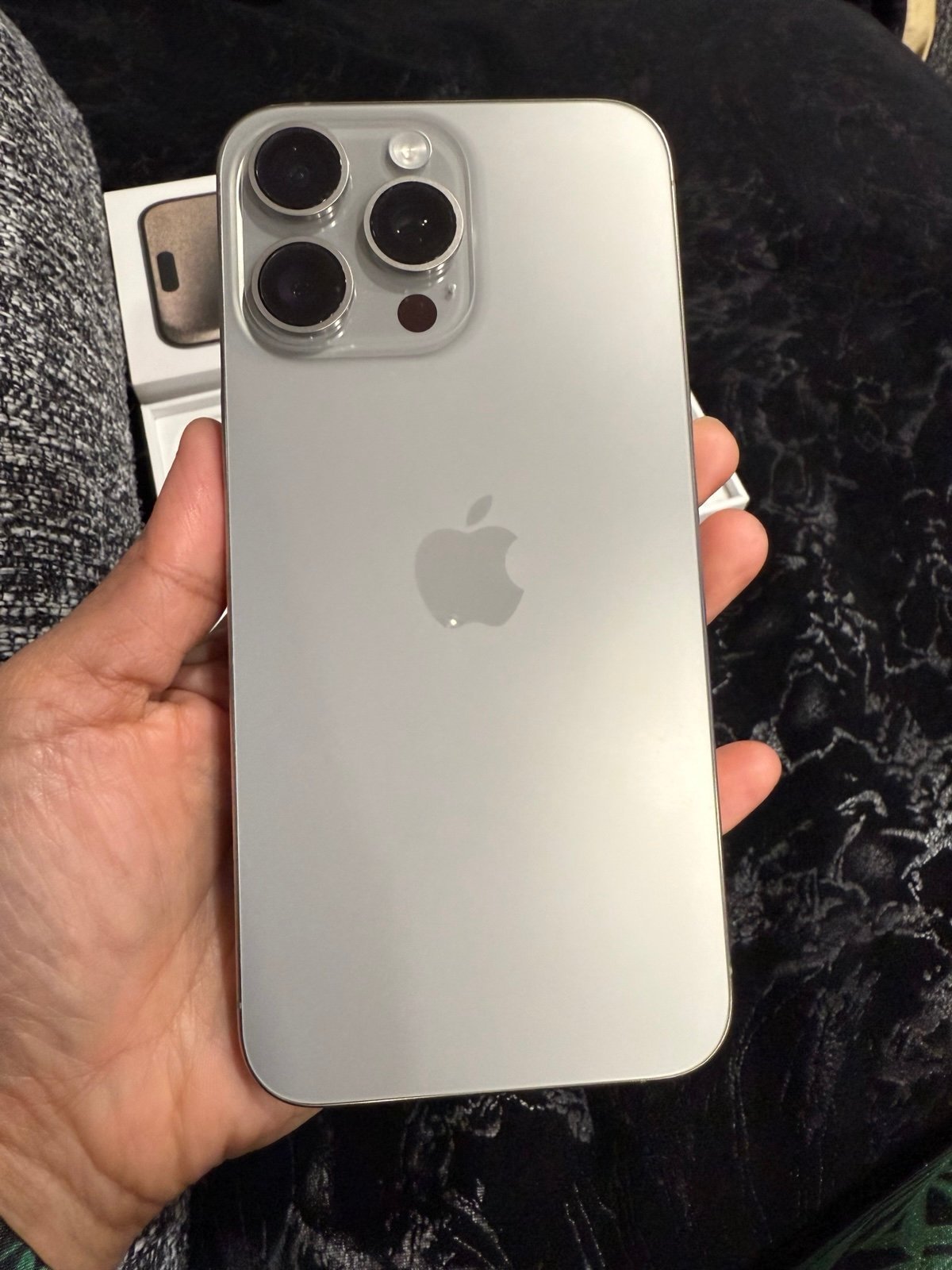 iPhone 15 Pro Max 1TB Unlocked Natural Titanium Color 7L63