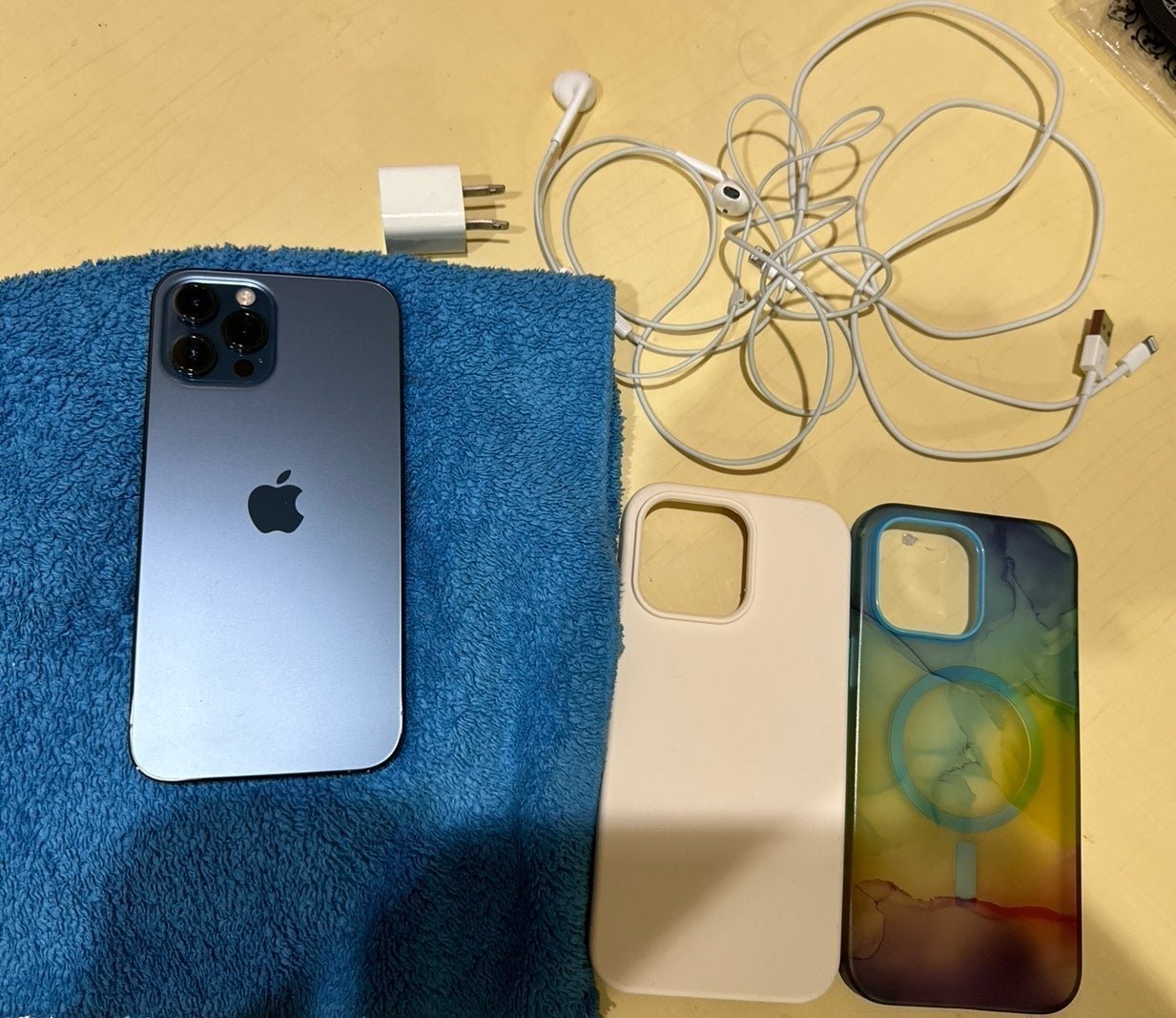 Apple iPhone 12 Pro Max 256 GB in Pacific Blue 6U78