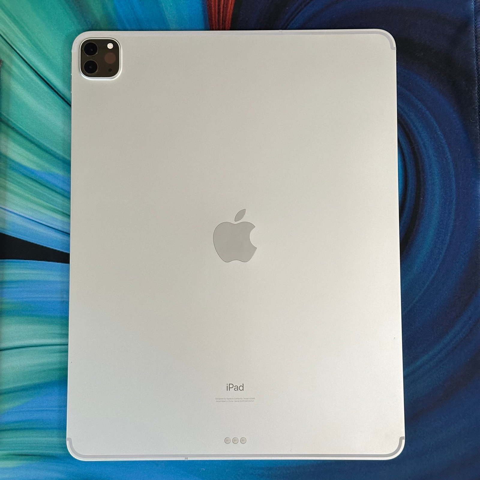 Apple iPad Pro 12.9” 4th Gen 256gb WiFi + Cellular Unlocked w/ Magic Keyboard 1H36