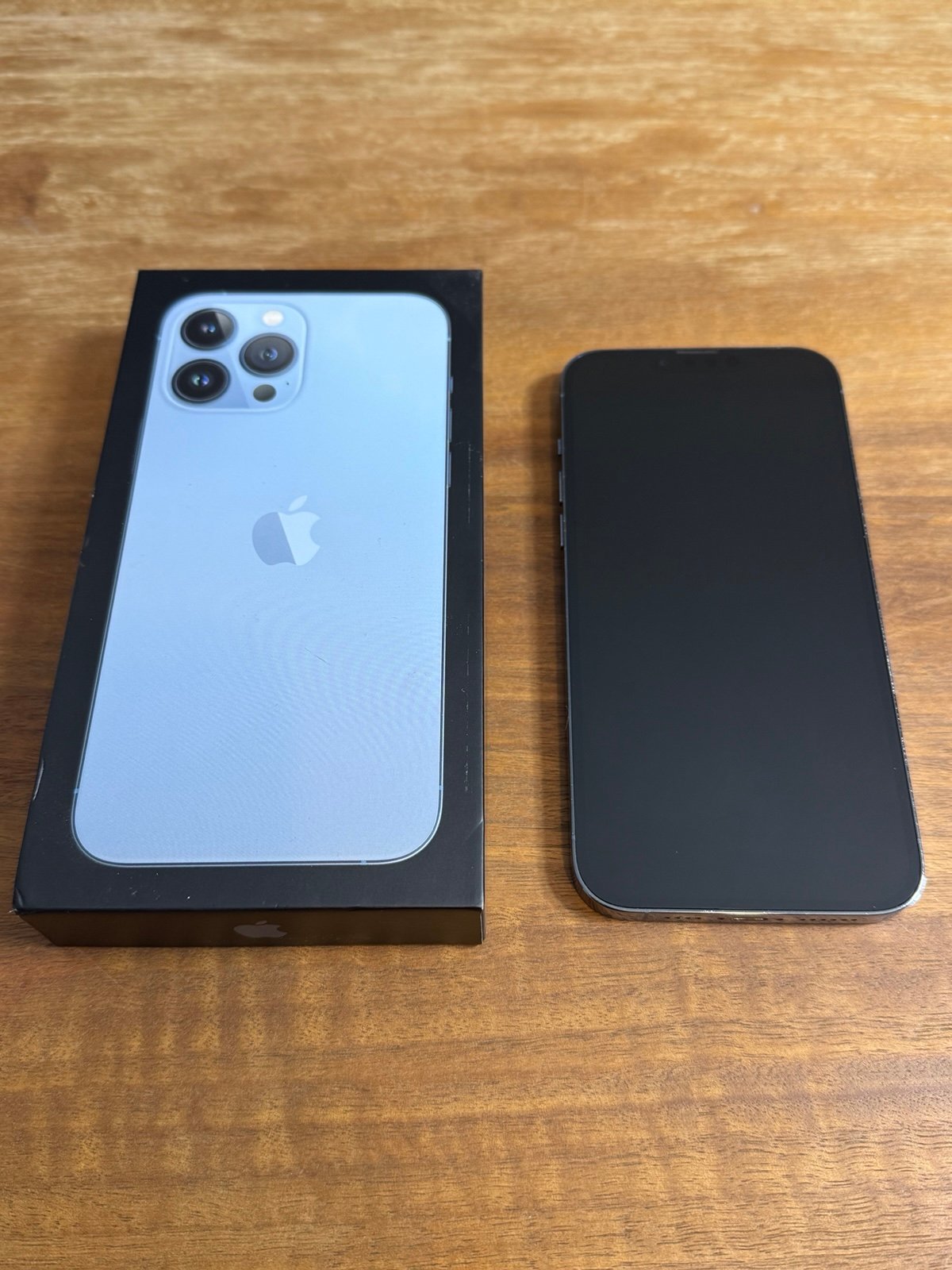 Apple iPhone 13 Pro Max 128GB Unlocked - Sierra Blue 7P19