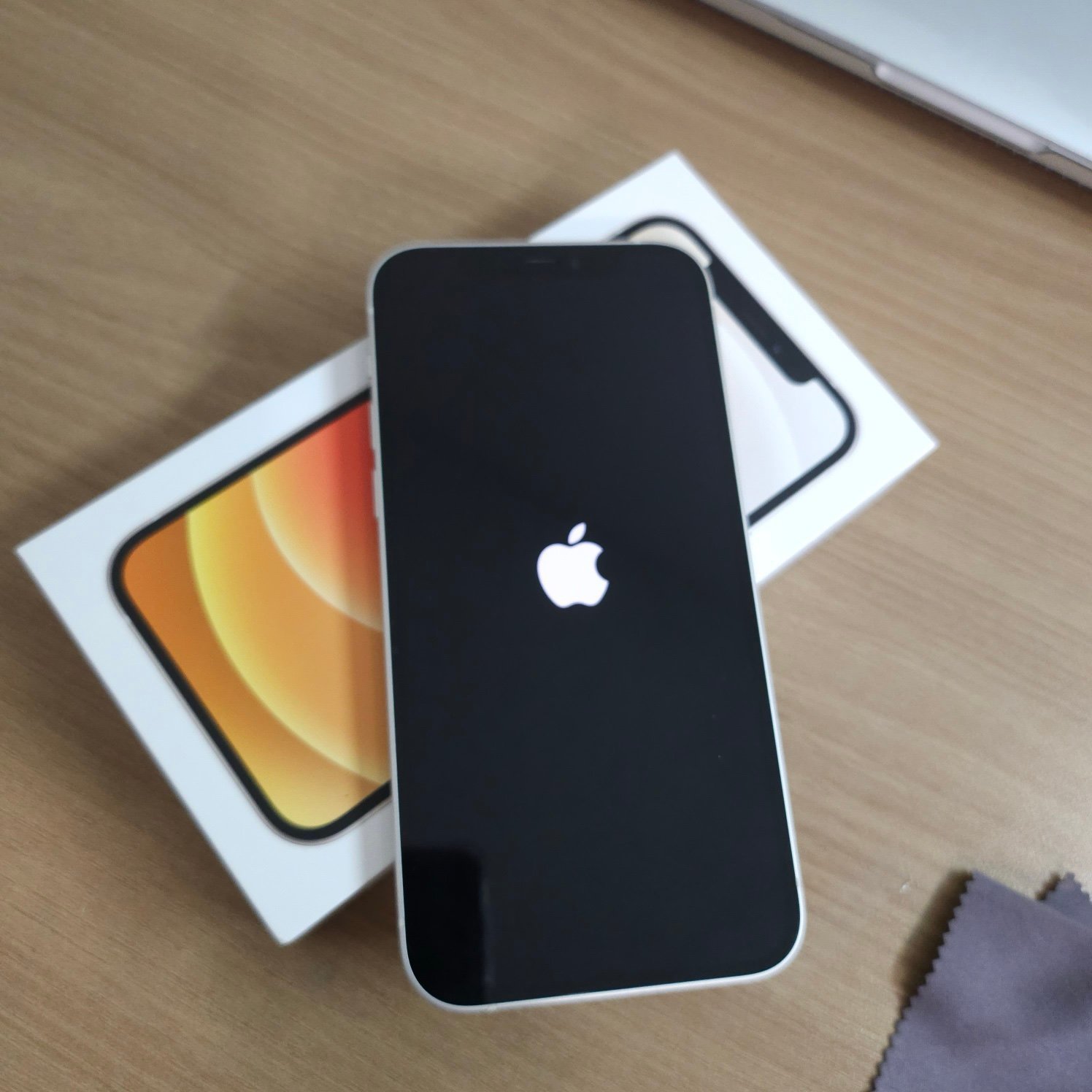 Apple iPhone 12 64 GB Unlocked 6W35