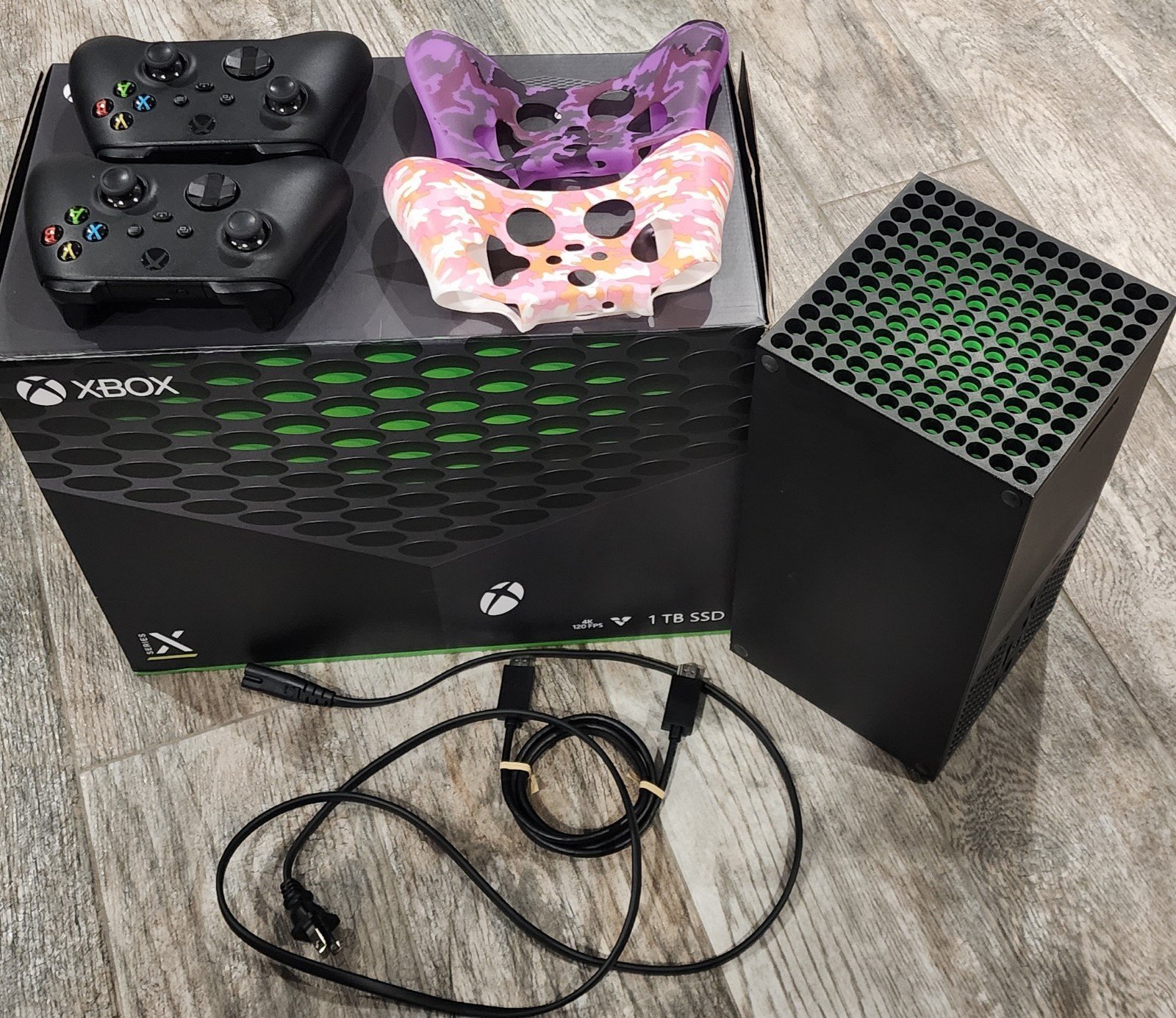 Xbox Series X Console 1TB bundle 1J67