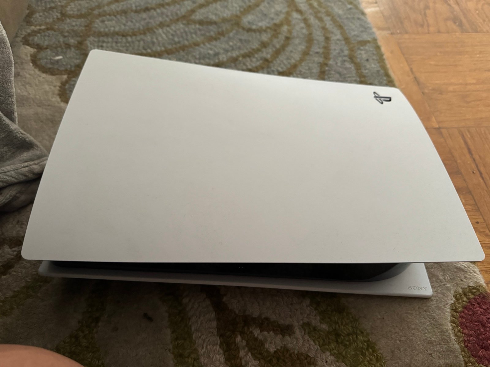 Sony PlayStation 5 Console in White 7O78