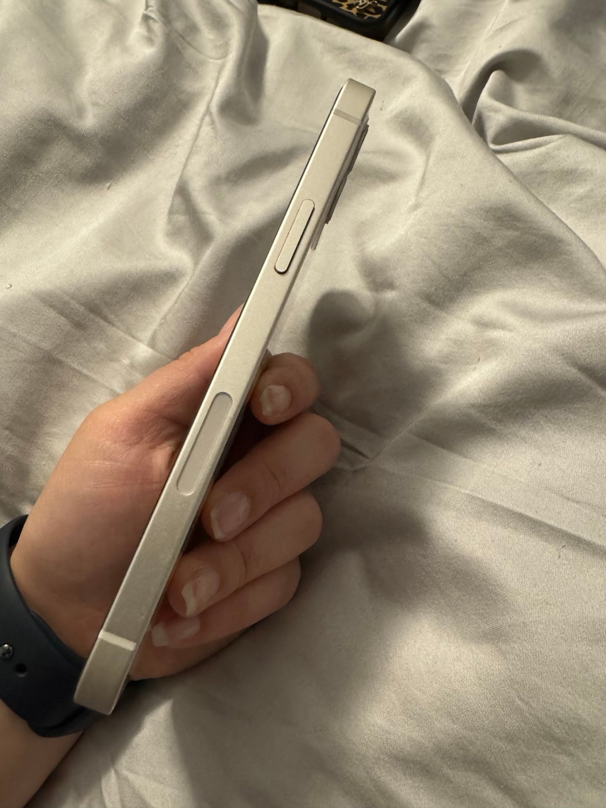 SOLD - Apple iPhone 12 64 GB in White for Unlocked