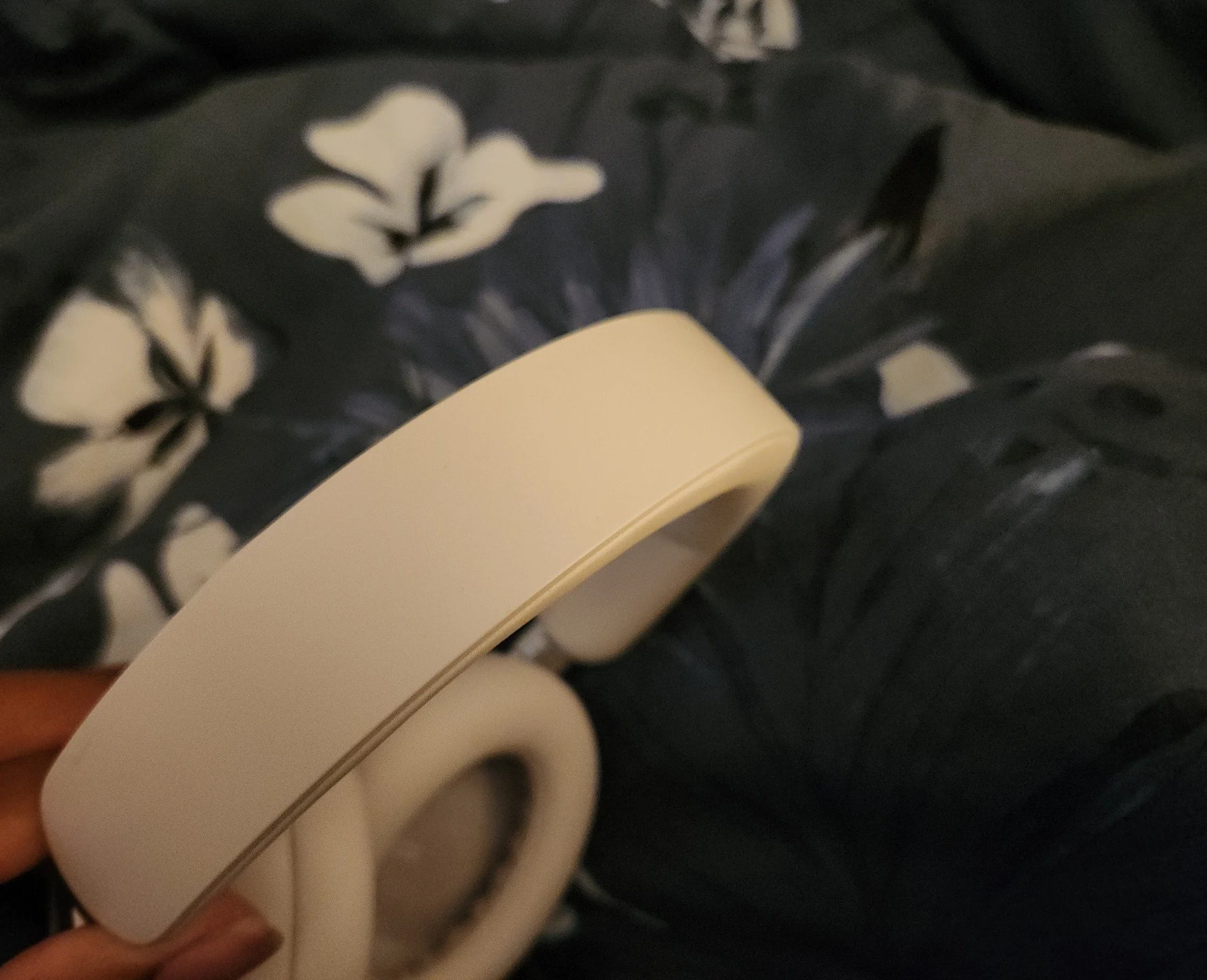 Bose Quickcomfort ultra Headphones- White. Great condition! CIB!