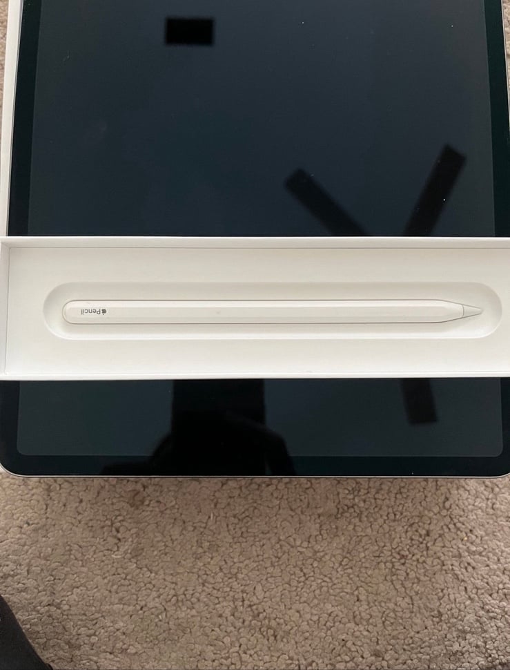 Apple iPad Pro 12.9 inch. 128gb. 2nd Generation Apple Pencil 3U39