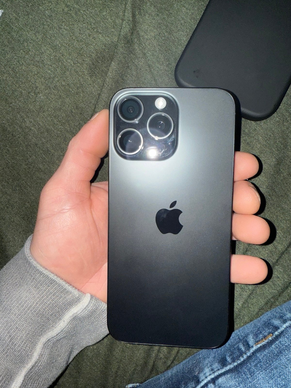 iphone 16 pro max 256GB AT&T Black Titanium 3R13