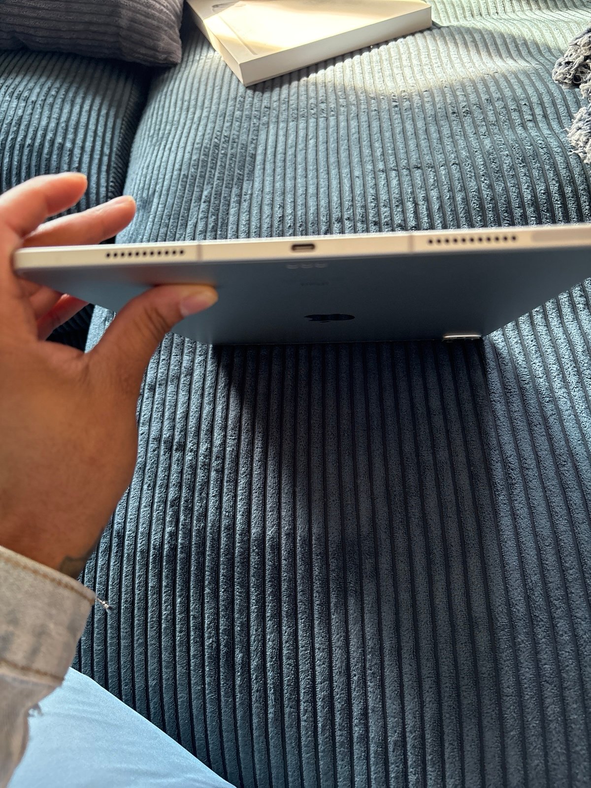 Apple iPad Pro 5th Generation 12.9 inch 256 GB in silver with Magic Keyboard 9F28