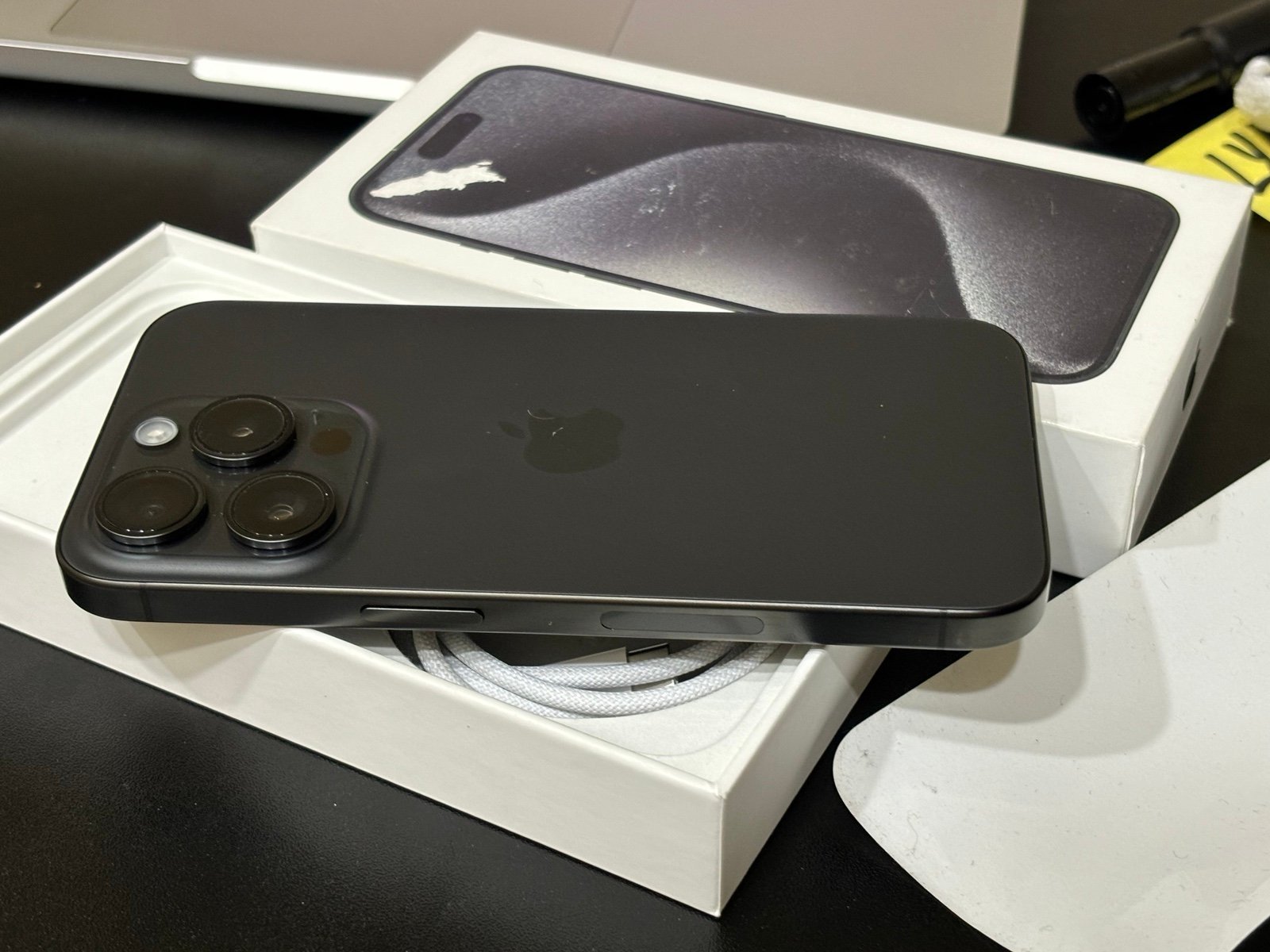 Apple iPhone 15 pro 128 gb Black titanium UNLOCKED 8R67