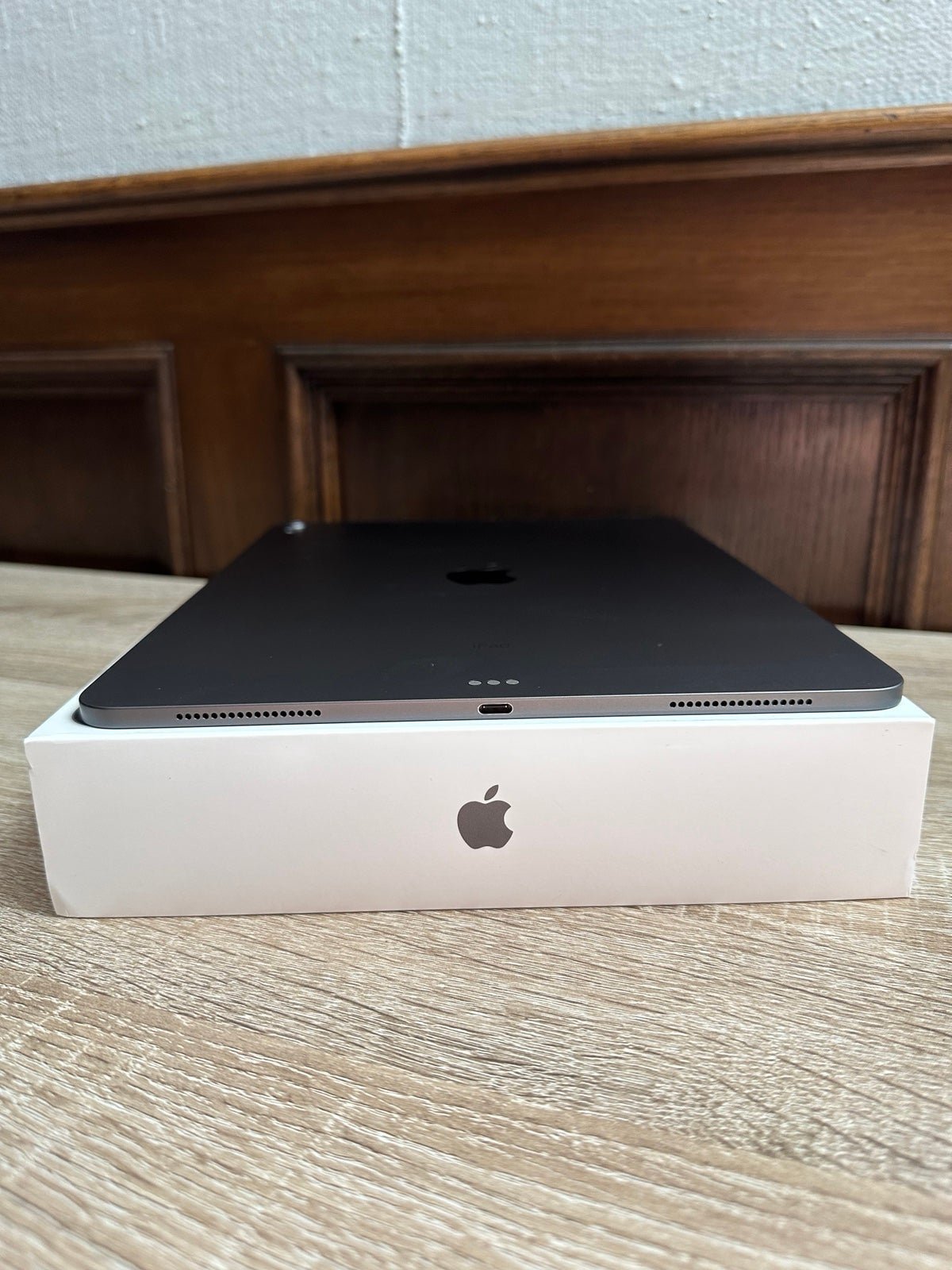 iPad Pro 12.9 inch 3rd Gen Works Perfectly 7O98