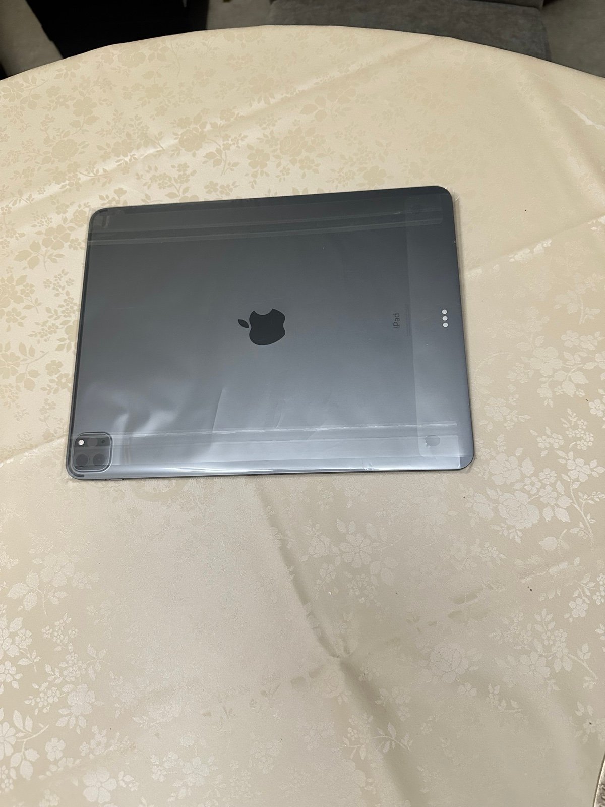 Apple iPad Pro 4th Generation 256 GB in Space Gray 12.9 7J65