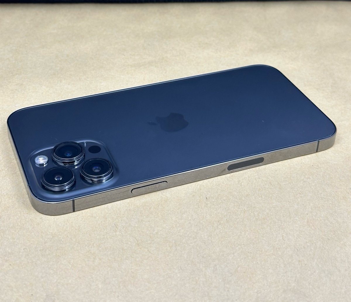 Apple iPhone 13 Pro Max 128gb unlocked in gray - Damaged 8V97