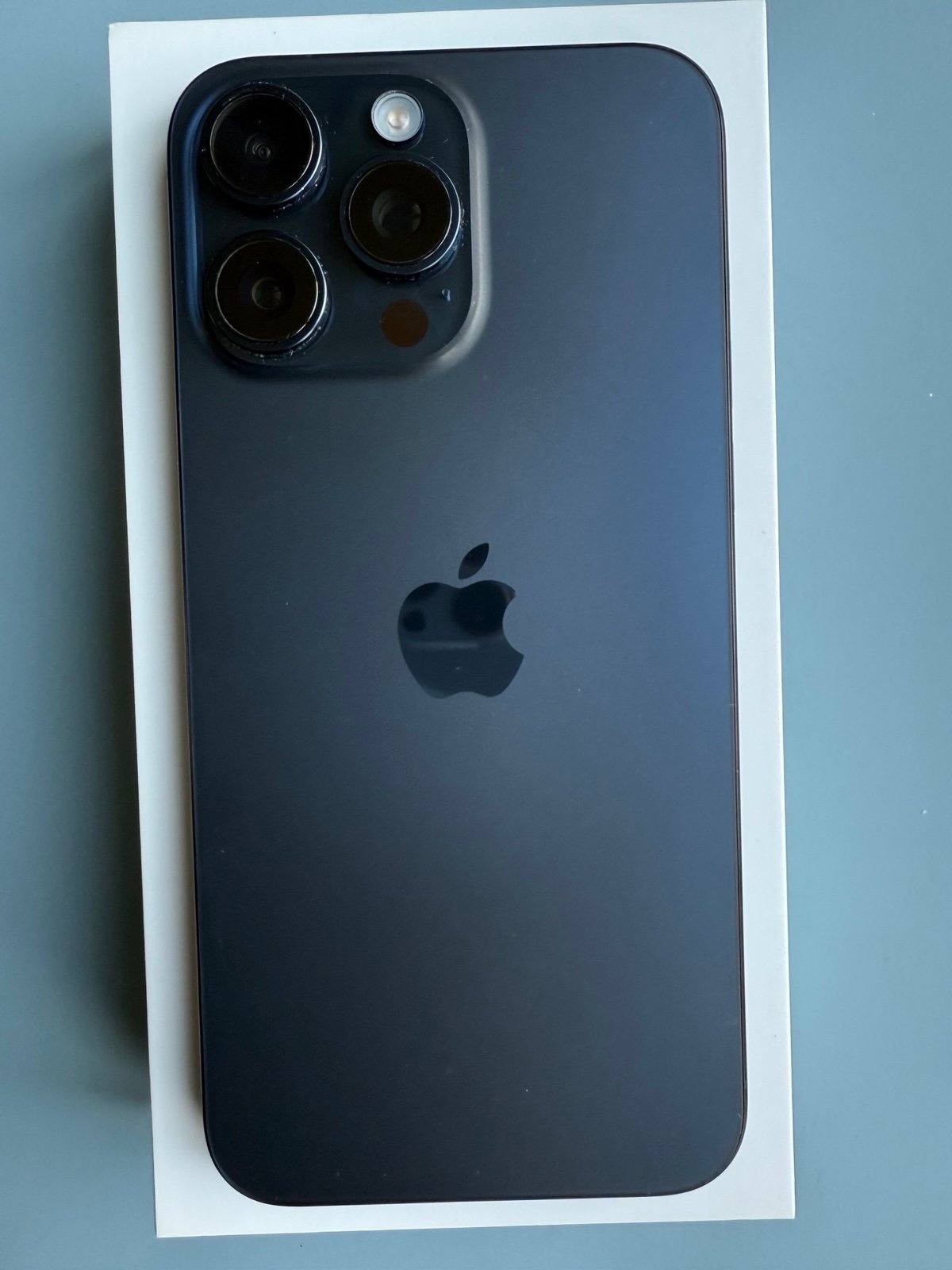 Apple iphone 15 pro max unlocked 512GB 7E62