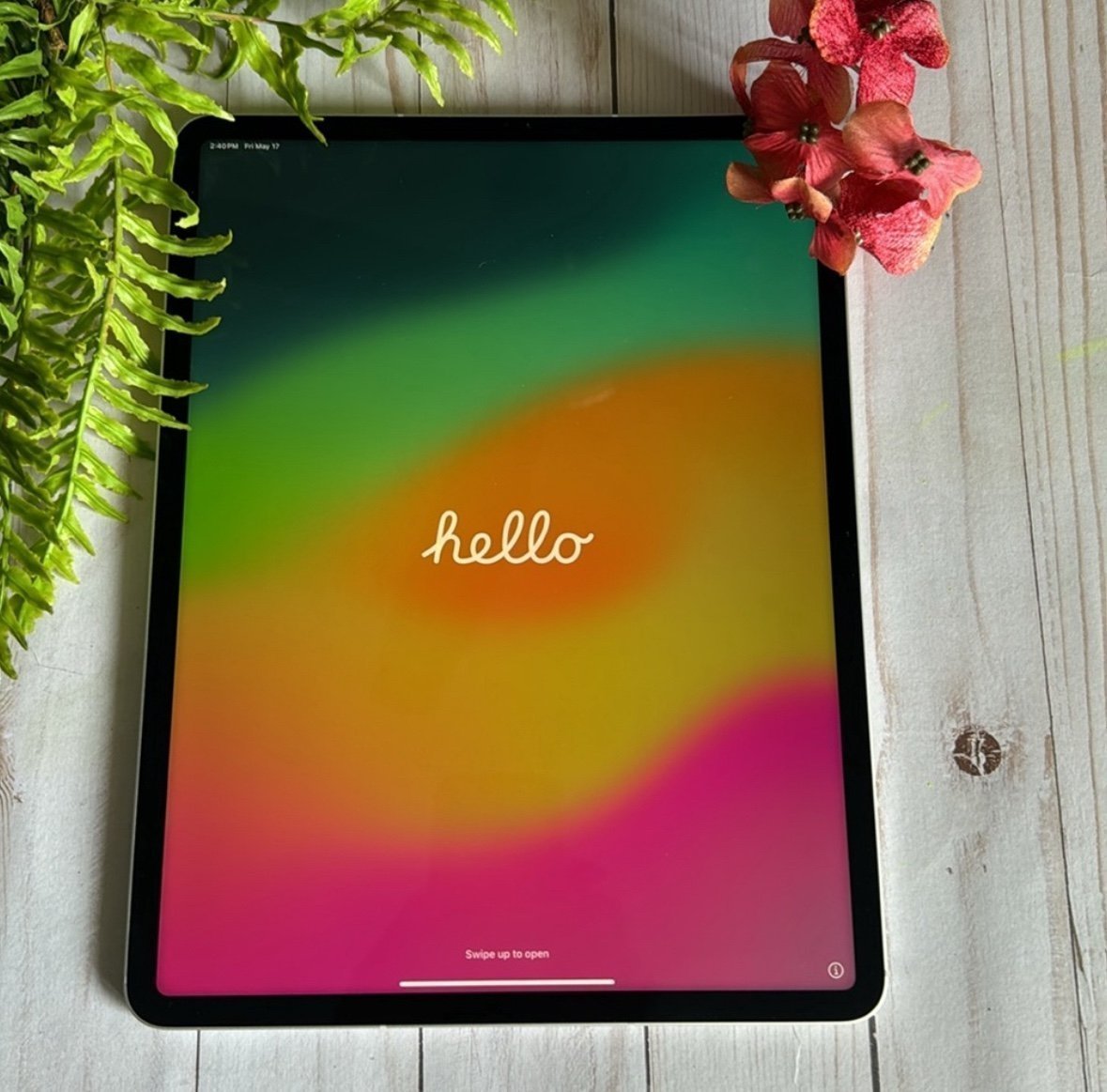 Apple iPad Pro 12.9-inch (6th Gen) 128 GB WI-FI + Cellular and Apple Pencil 5O65