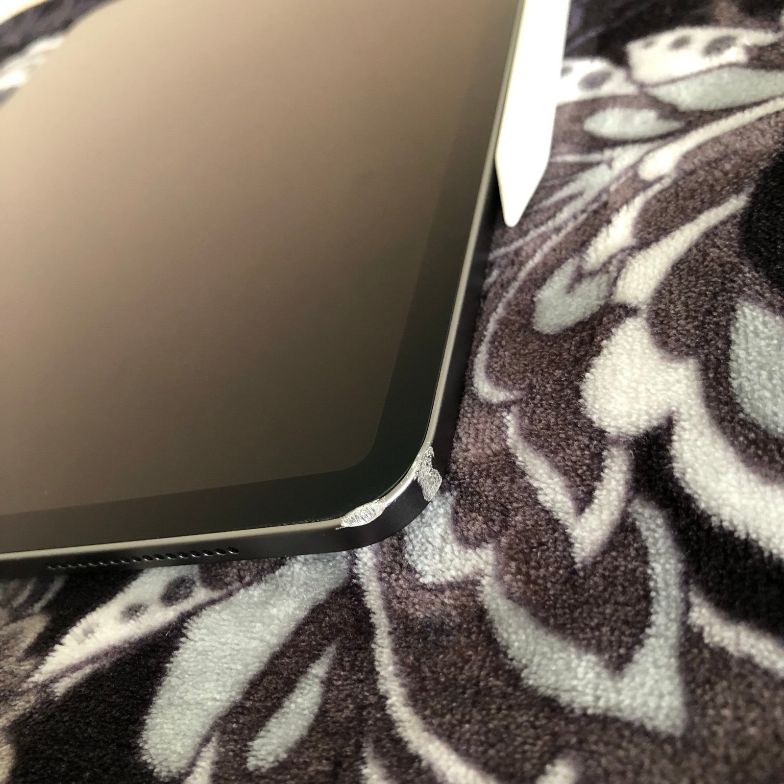 Apple iPad Pro 3rd Generation 12.9 inch 2K68