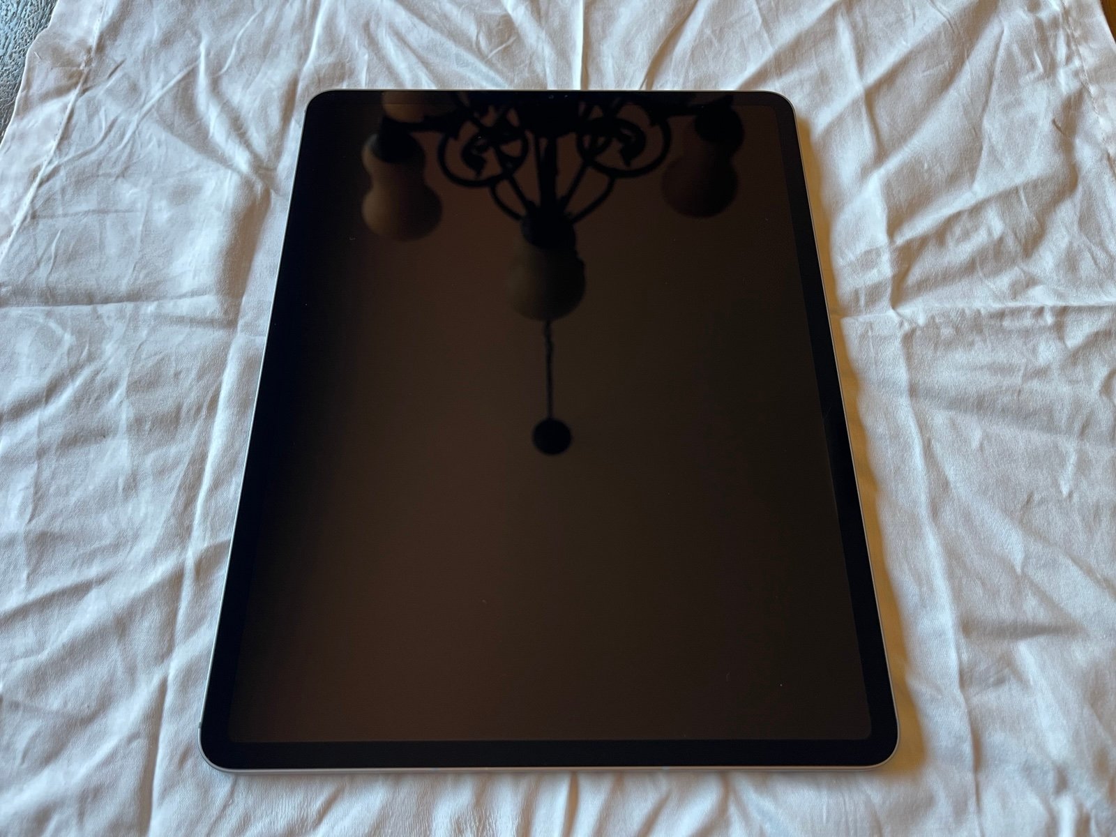 12.9” Apple iPad Pro M2 Space Gray (6th Gen Cellular) + Magic Keyboard Warranty 8B12